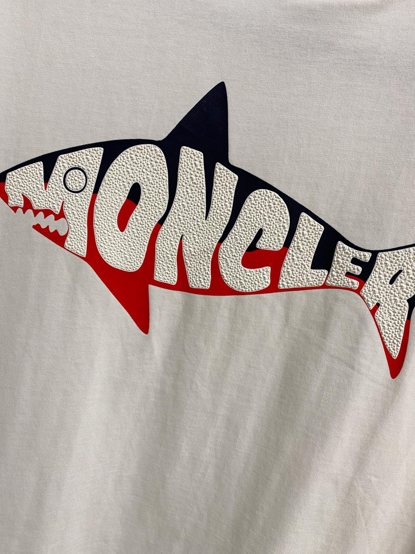 Moncler Short Sleeve T-Shirt: Classic & Fashionable Unisex Design 6 i1746197281448 737 0 3