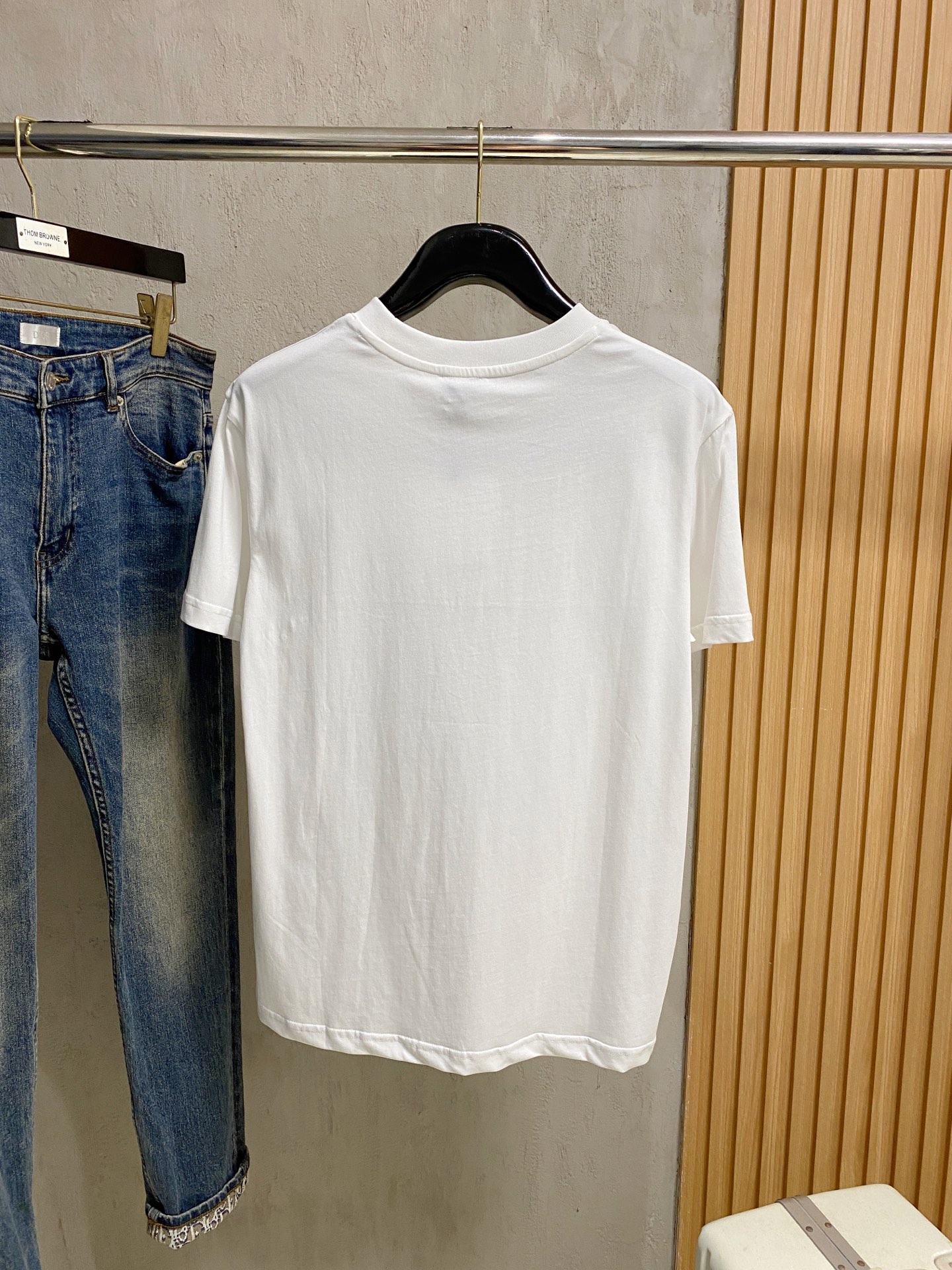 Moncler Short Sleeve T-Shirt: Classic & Fashionable Unisex Design 10 i1746197282498 5482 0 8