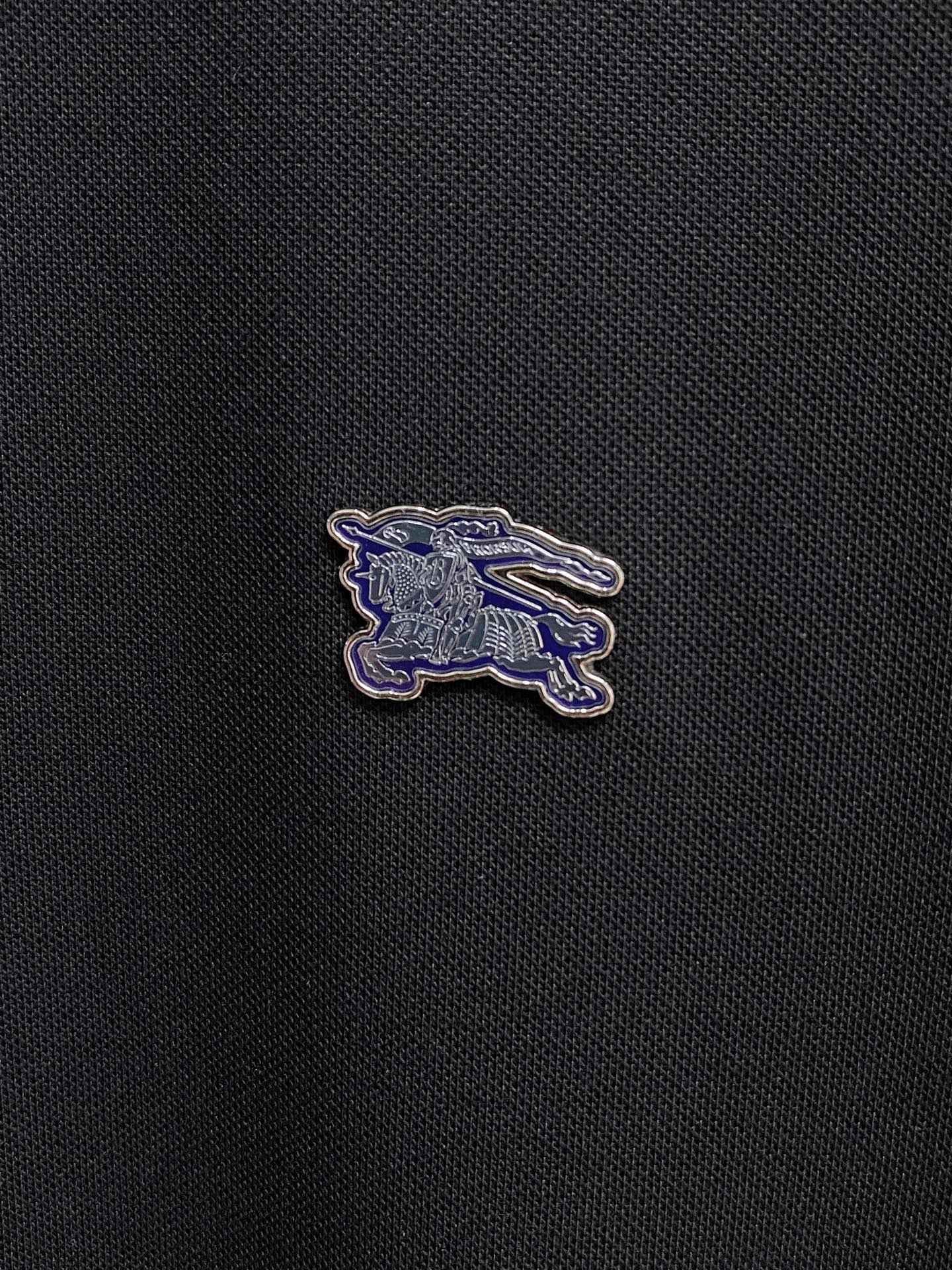 P巴宝莉25SS新款春夏短袖翻领T恤Polo，最高版本客供定制高端朱地面料简单时尚款，拼色螺纹超级好看！