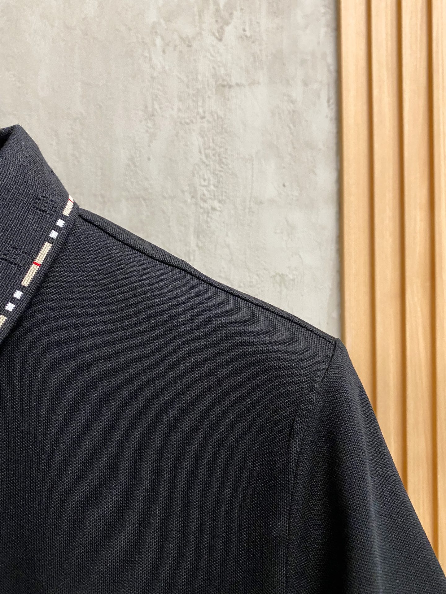 P巴宝莉25SS新款春夏短袖翻领T恤Polo，最高版本客供定制高端朱地面料简单时尚款，拼色螺纹超级好看！