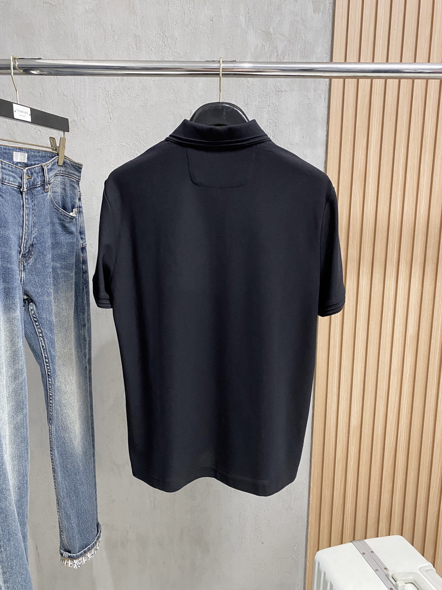 P普拉达25SS新款春夏短袖翻领T恤Polo，最高版本客供定制高端朱地面料简单时尚款，拼色螺纹超级好看！