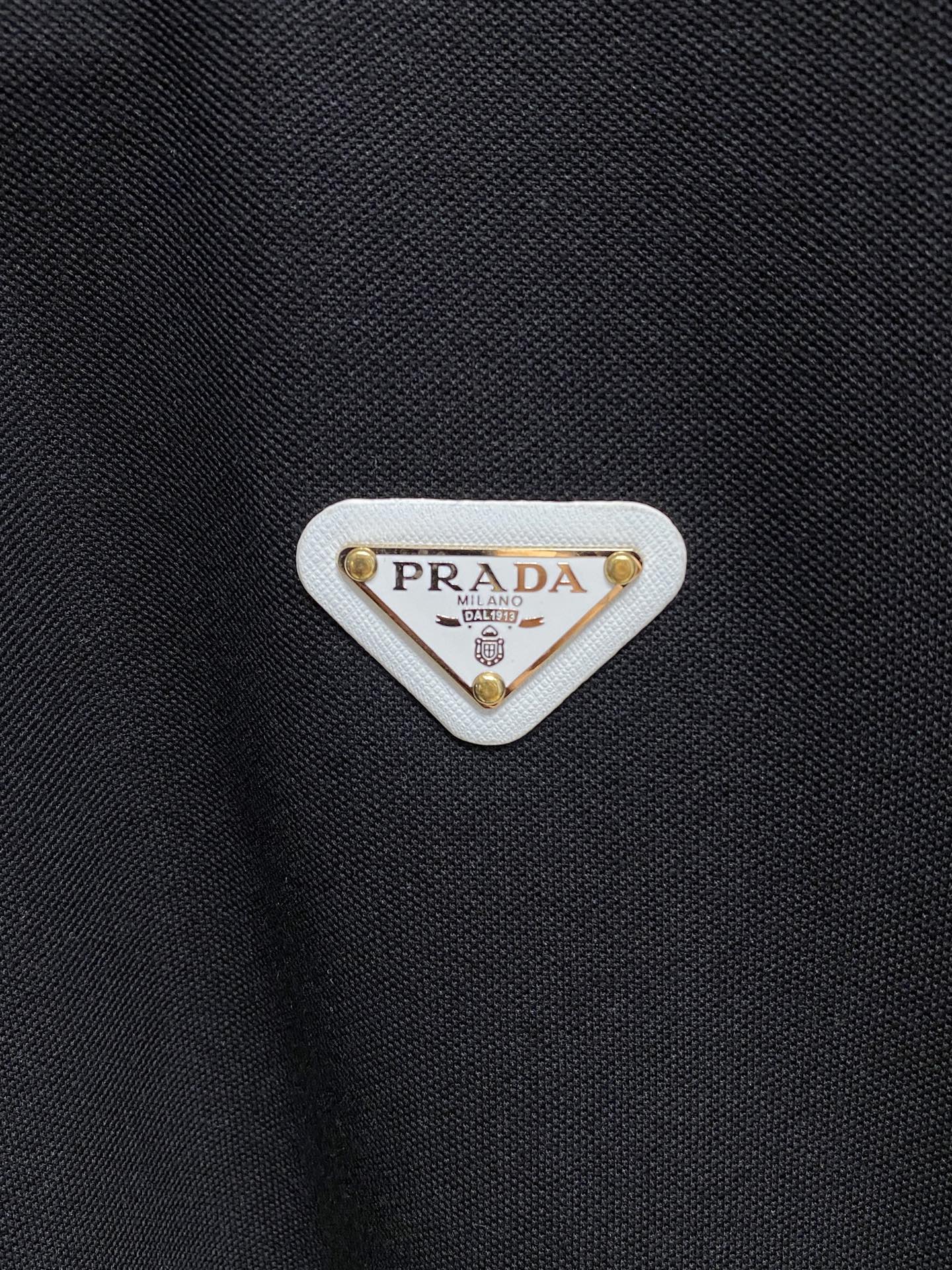 P普拉达25SS新款春夏短袖翻领T恤Polo，最高版本客供定制高端朱地面料简单时尚款，拼色螺纹超级好看！