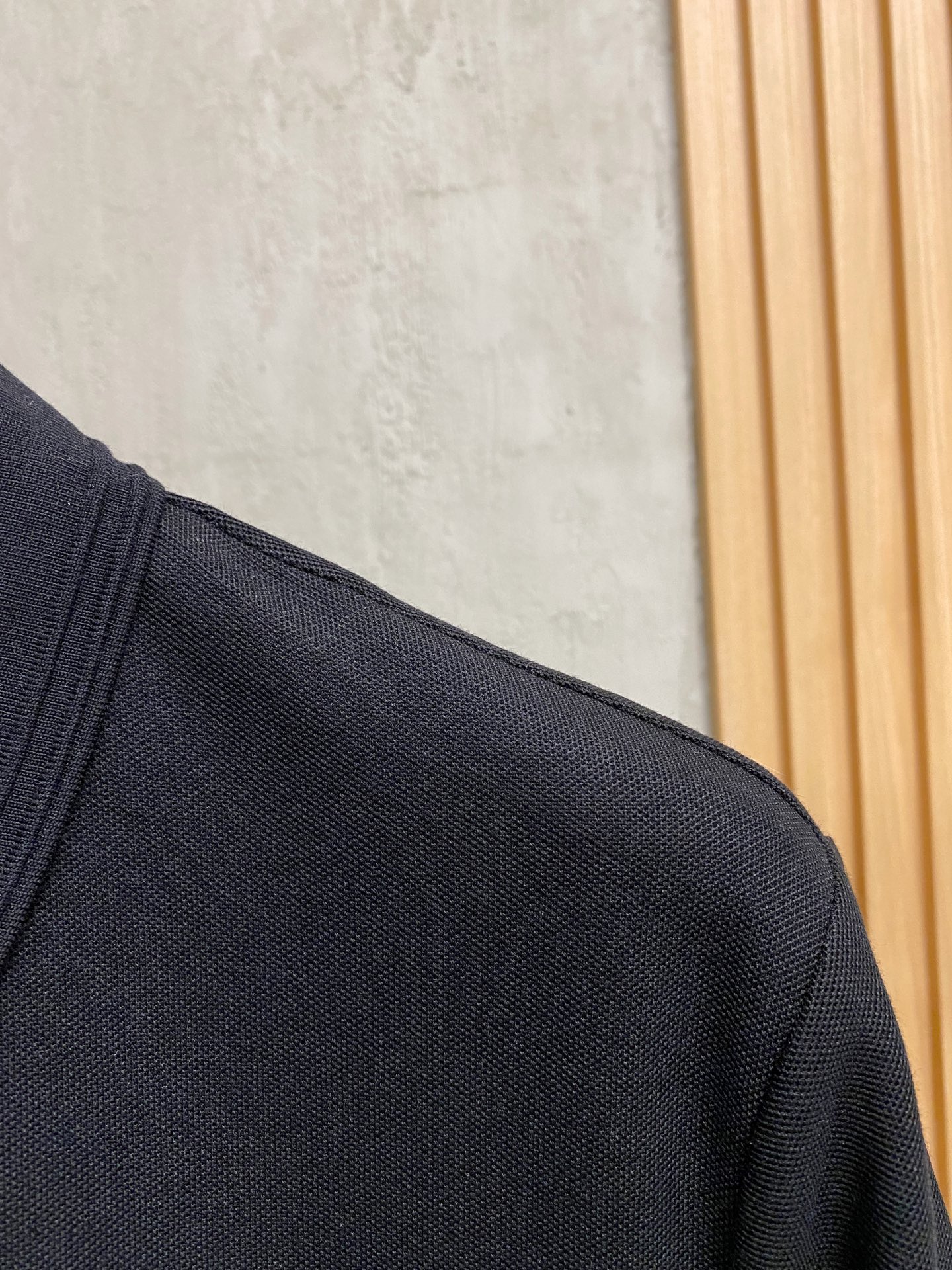 P普拉达25SS新款春夏短袖翻领T恤Polo，最高版本客供定制高端朱地面料简单时尚款，拼色螺纹超级好看！