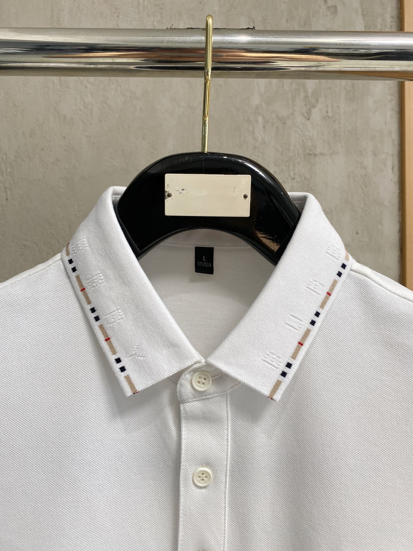 P巴宝莉25SS新款春夏短袖翻领T恤Polo，最高版本客供定制高端朱地面料简单时尚款，拼色螺纹超级好看！