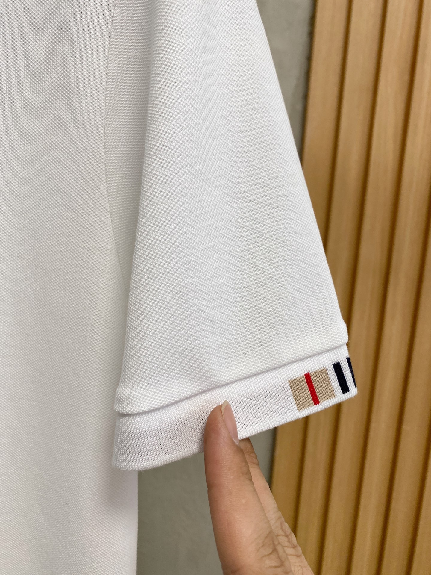 P巴宝莉25SS新款春夏短袖翻领T恤Polo，最高版本客供定制高端朱地面料简单时尚款，拼色螺纹超级好看！