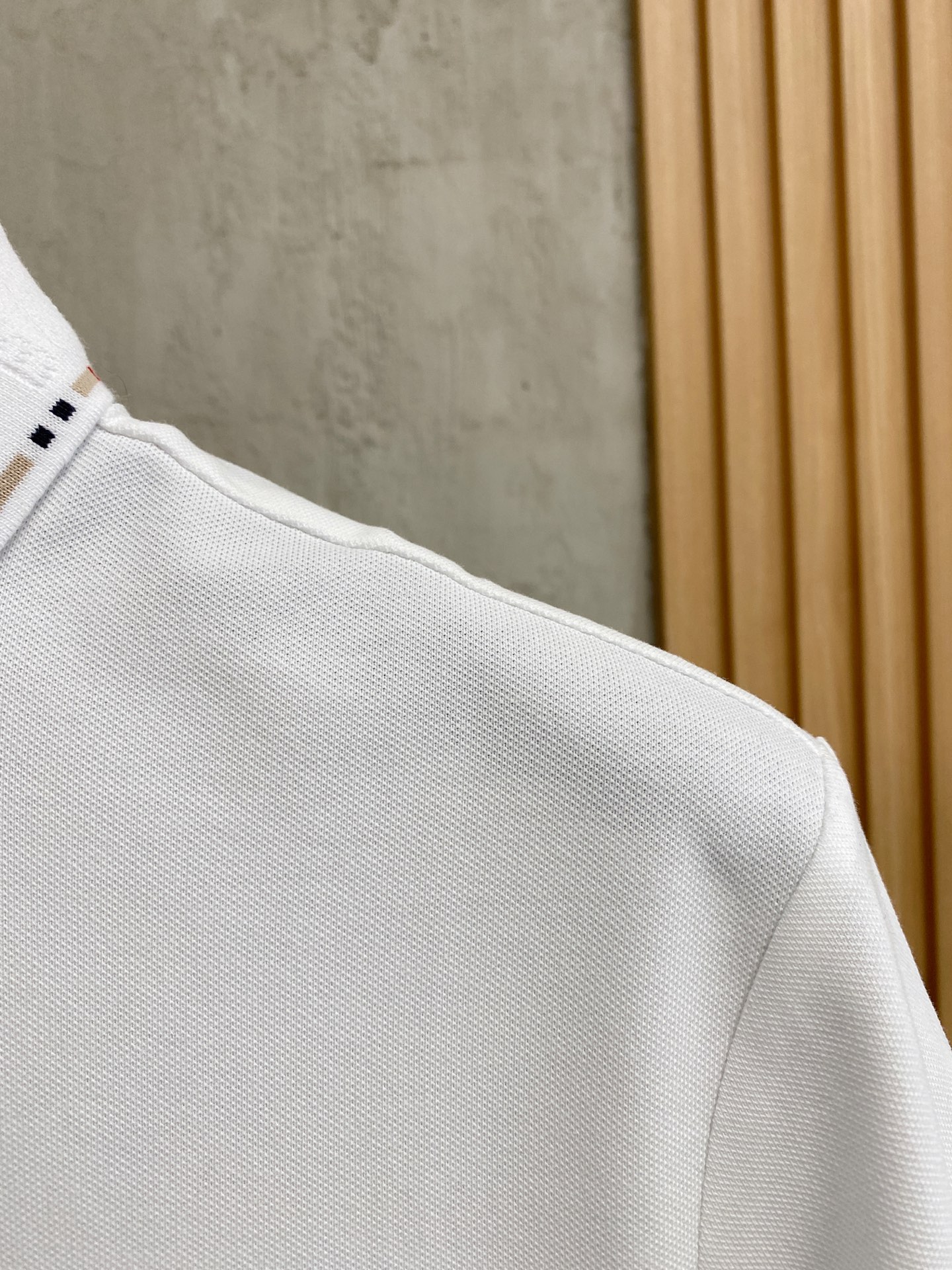 P巴宝莉25SS新款春夏短袖翻领T恤Polo，最高版本客供定制高端朱地面料简单时尚款，拼色螺纹超级好看！