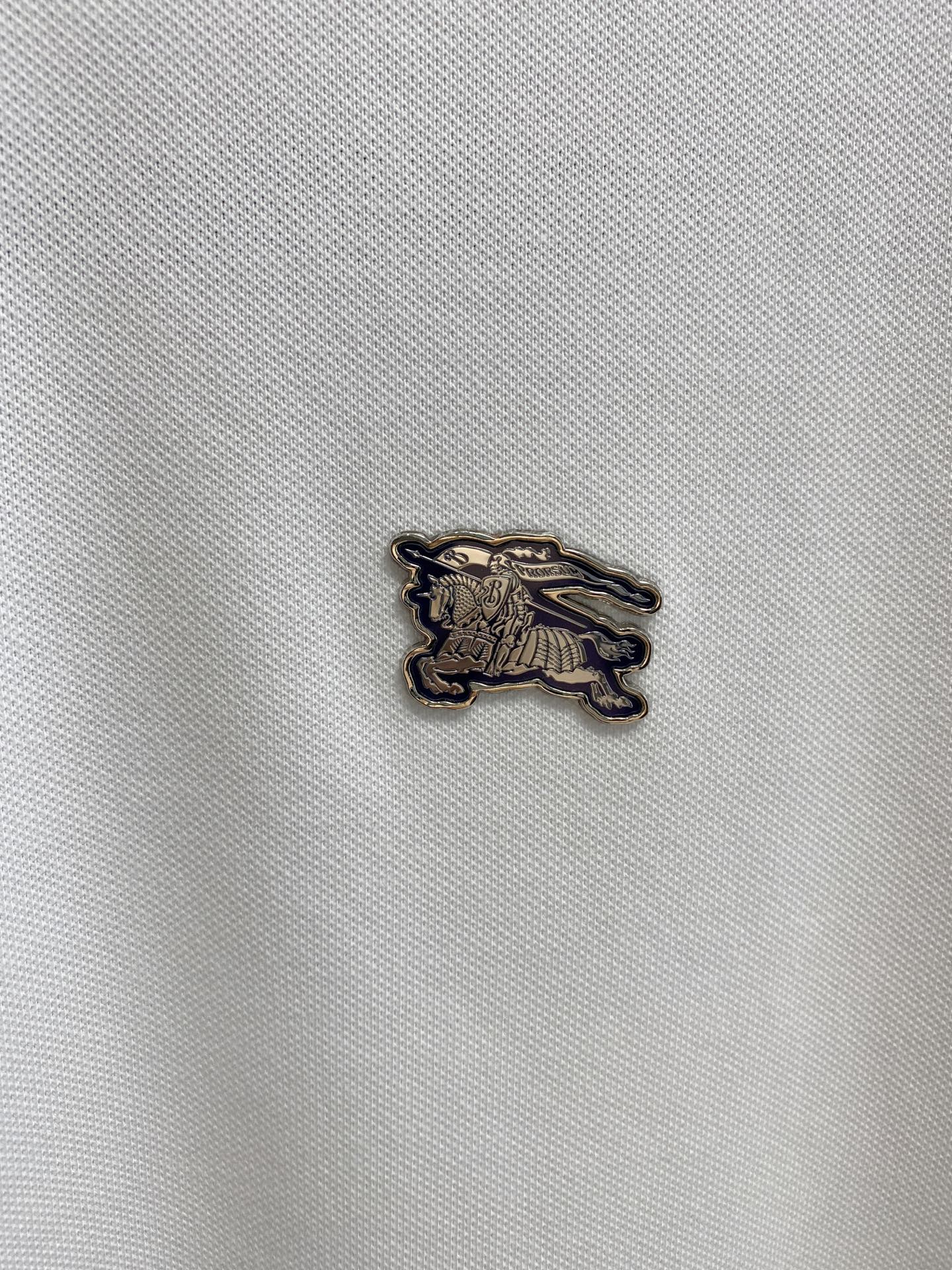 P巴宝莉25SS新款春夏短袖翻领T恤Polo，最高版本客供定制高端朱地面料简单时尚款，拼色螺纹超级好看！