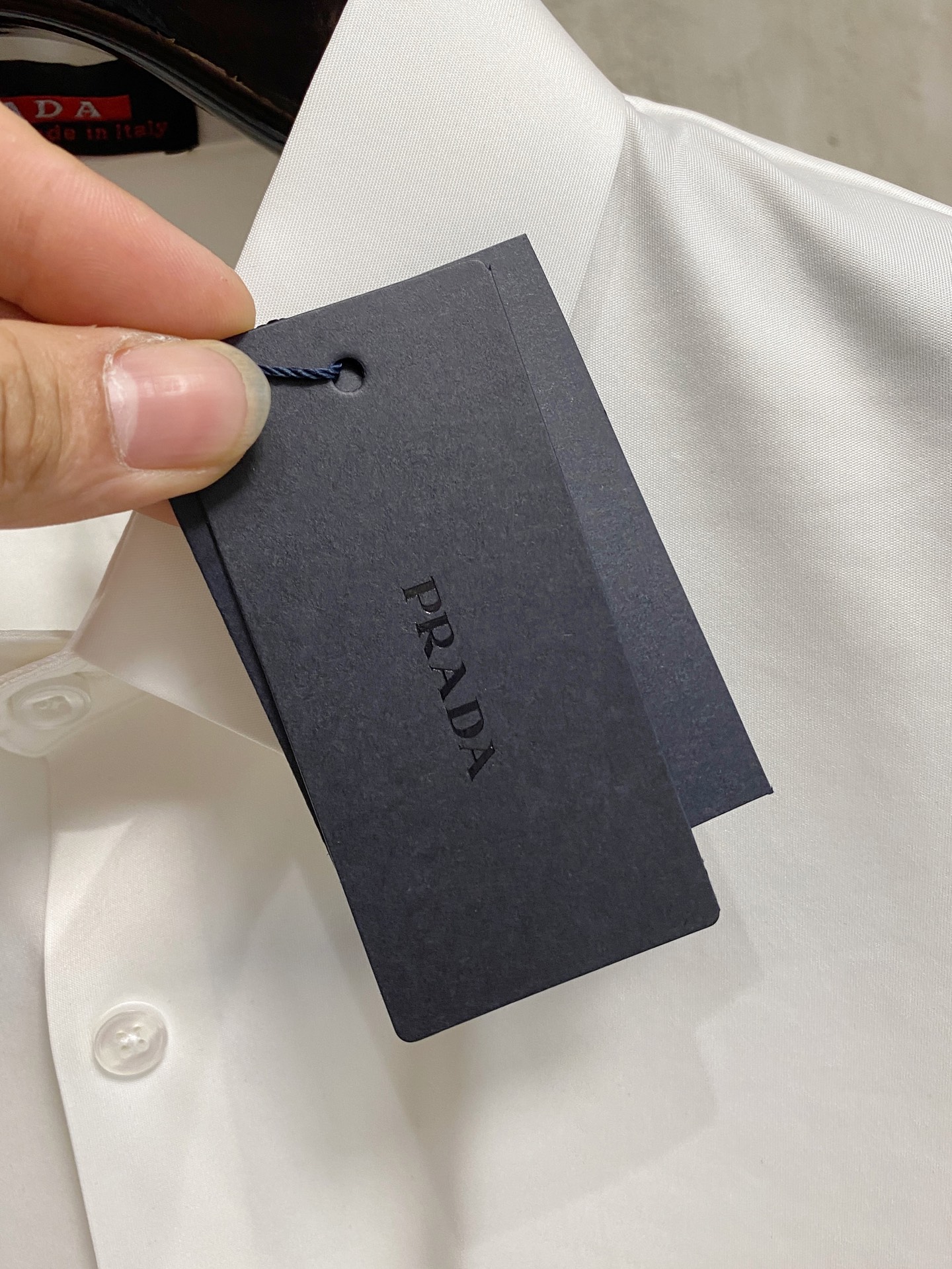 P普拉达25ss春夏新款翻领Polo。精选天丝棉贡缎棉料，舒适细腻带来极佳的亲肤感，同时吸湿透气，w方便