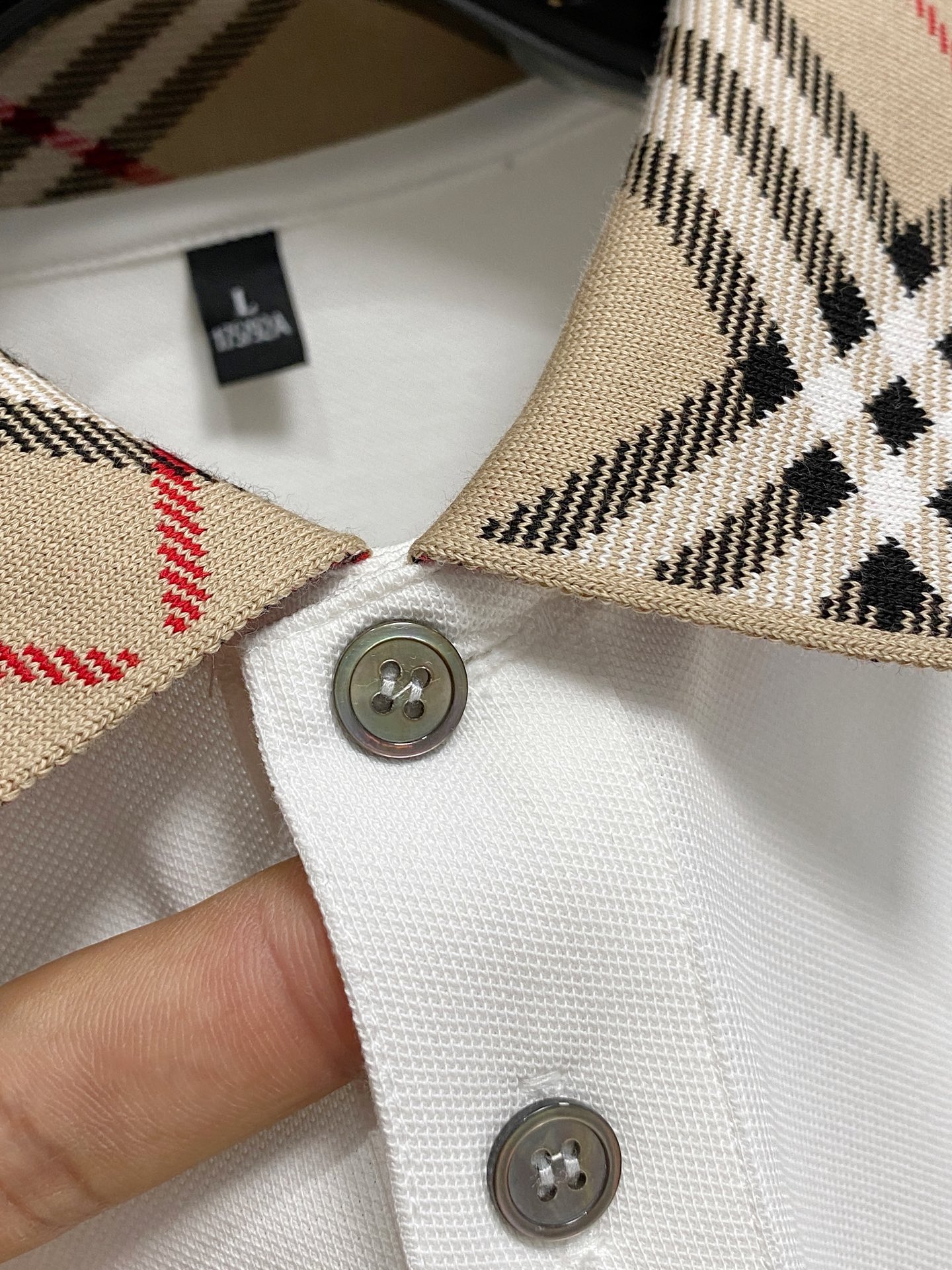 P巴宝莉25SS新款春夏短袖翻领T恤Polo，最高版本客供定制高端朱地面料简单时尚款，拼色螺纹超级好看！