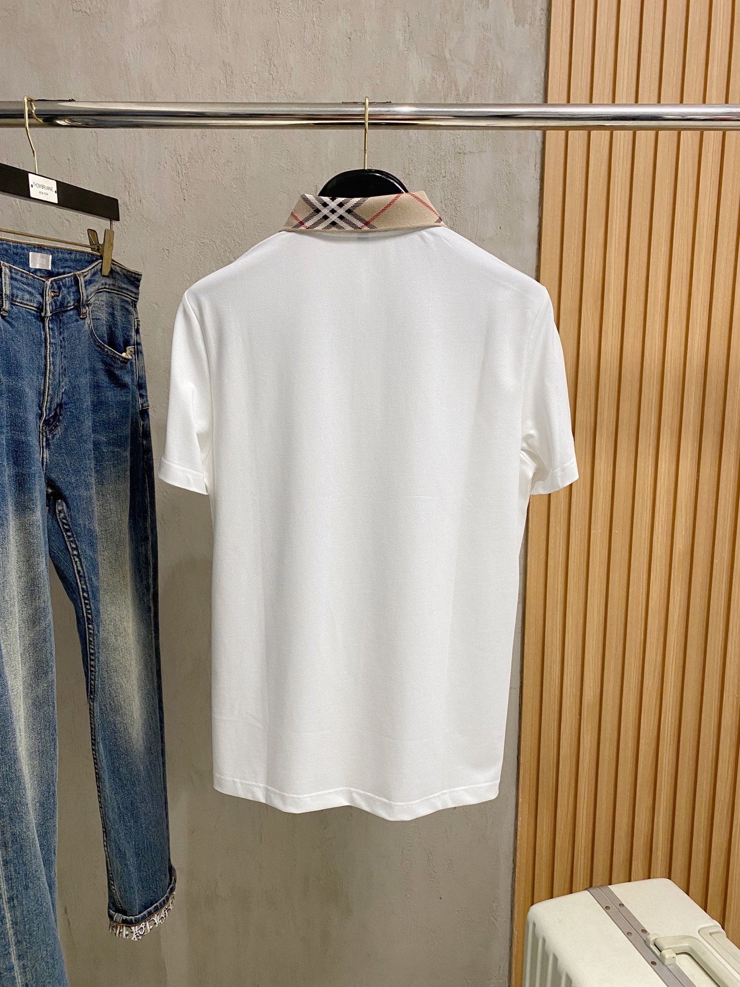 P巴宝莉25SS新款春夏短袖翻领T恤Polo，最高版本客供定制高端朱地面料简单时尚款，拼色螺纹超级好看！