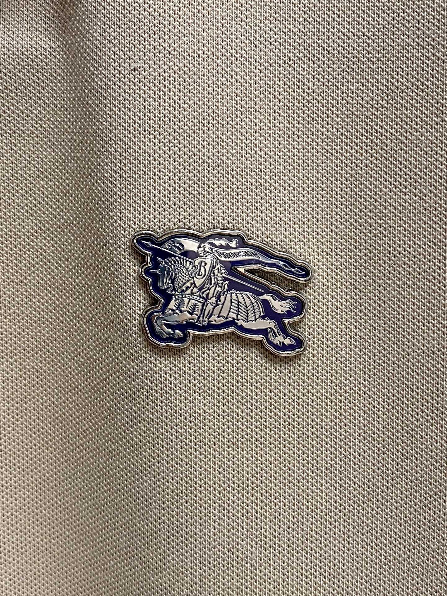 P巴宝莉25SS新款春夏短袖翻领T恤Polo，最高版本客供定制高端朱地面料简单时尚款，拼色螺纹超级好看！