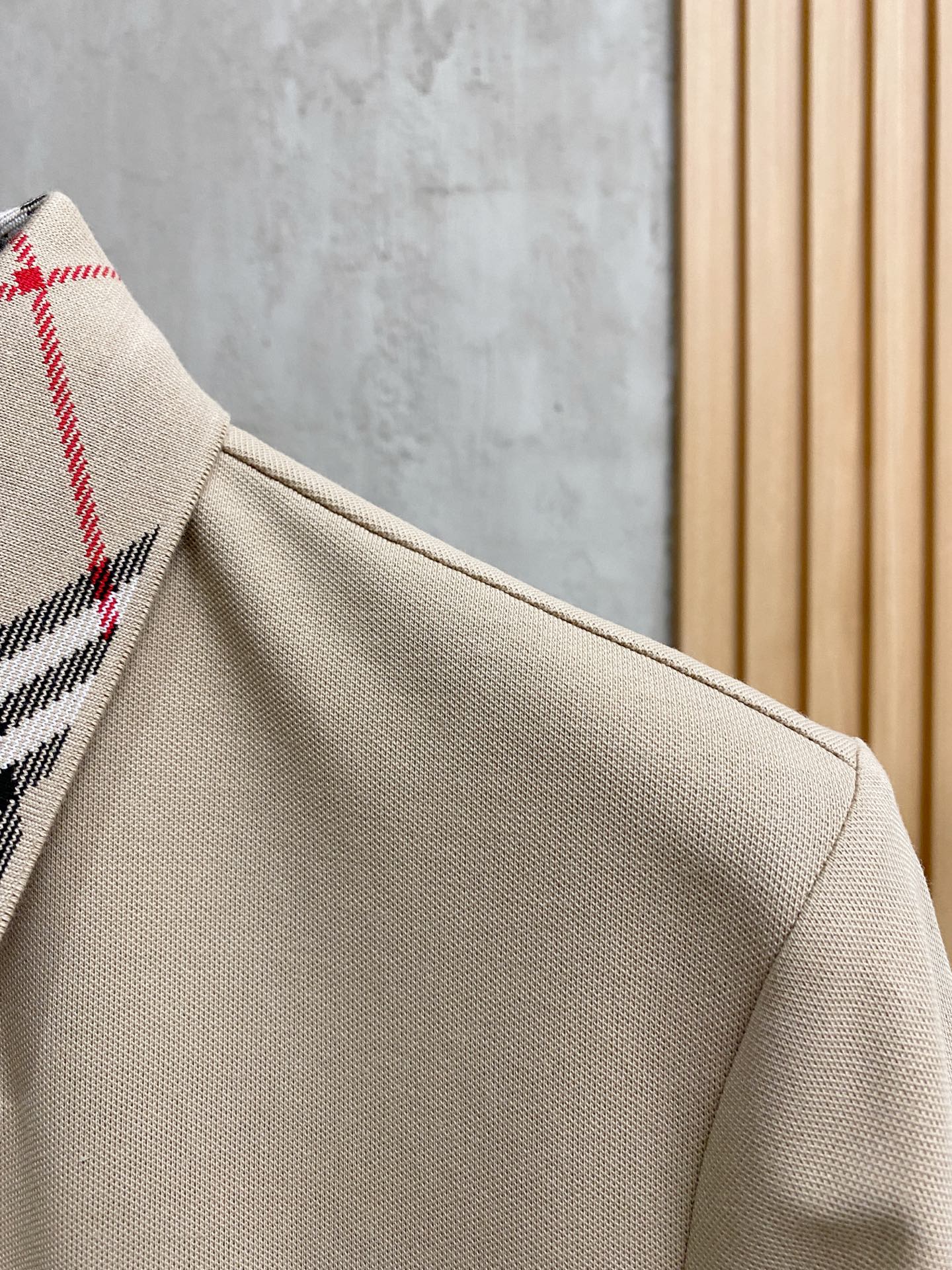 P巴宝莉25SS新款春夏短袖翻领T恤Polo，最高版本客供定制高端朱地面料简单时尚款，拼色螺纹超级好看！