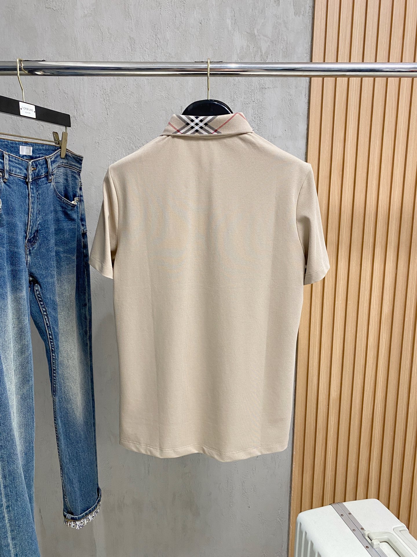 P巴宝莉25SS新款春夏短袖翻领T恤Polo，最高版本客供定制高端朱地面料简单时尚款，拼色螺纹超级好看！