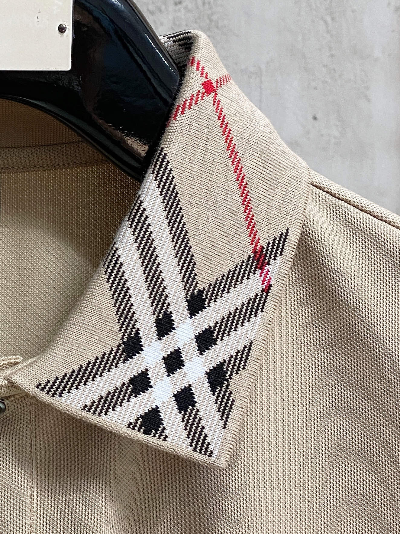 P巴宝莉25SS新款春夏短袖翻领T恤Polo，最高版本客供定制高端朱地面料简单时尚款，拼色螺纹超级好看！