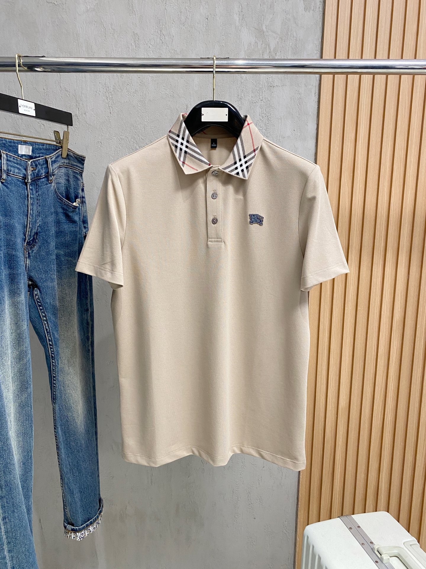 P巴宝莉25SS新款春夏短袖翻领T恤Polo，最高版本客供定制高端朱地面料简单时尚款，拼色螺纹超级好看！