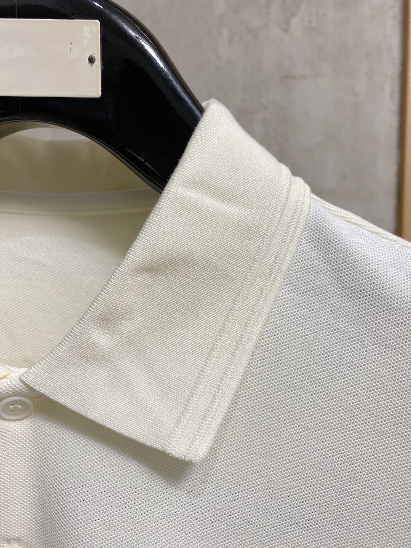 P普拉达25SS新款春夏短袖翻领T恤Polo，最高版本客供定制高端朱地面料简单时尚款，拼色螺纹超级好看！