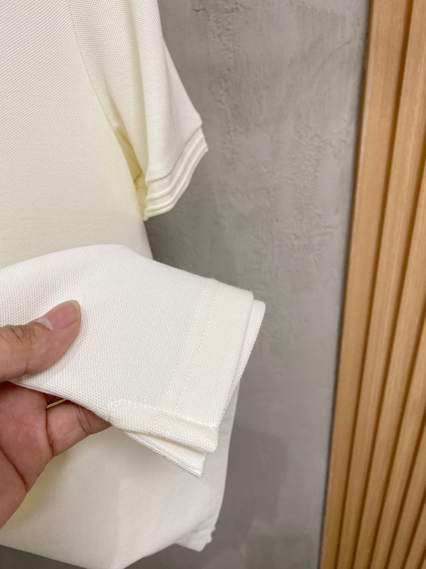 P普拉达25SS新款春夏短袖翻领T恤Polo，最高版本客供定制高端朱地面料简单时尚款，拼色螺纹超级好看！