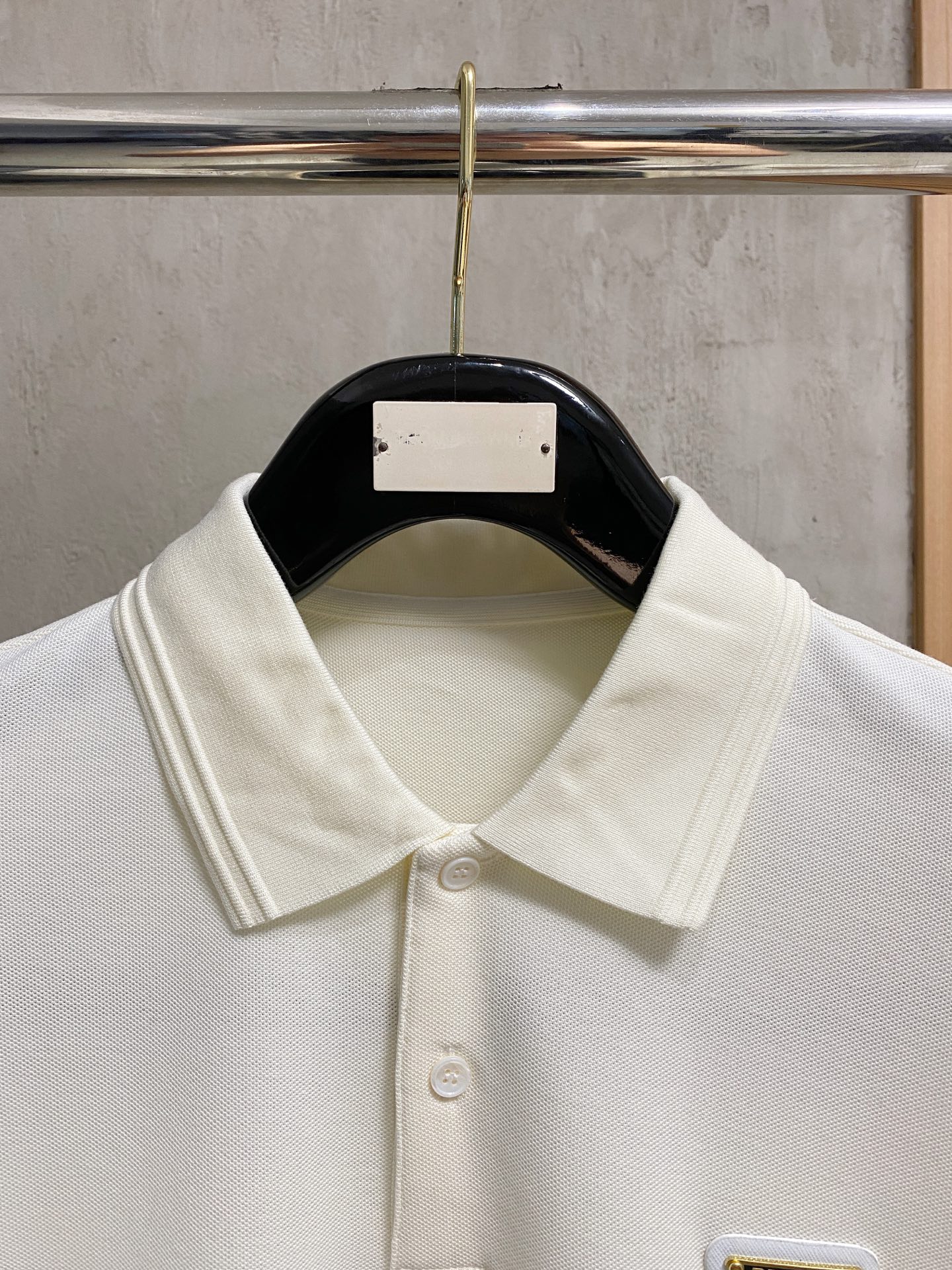 P普拉达25SS新款春夏短袖翻领T恤Polo，最高版本客供定制高端朱地面料简单时尚款，拼色螺纹超级好看！