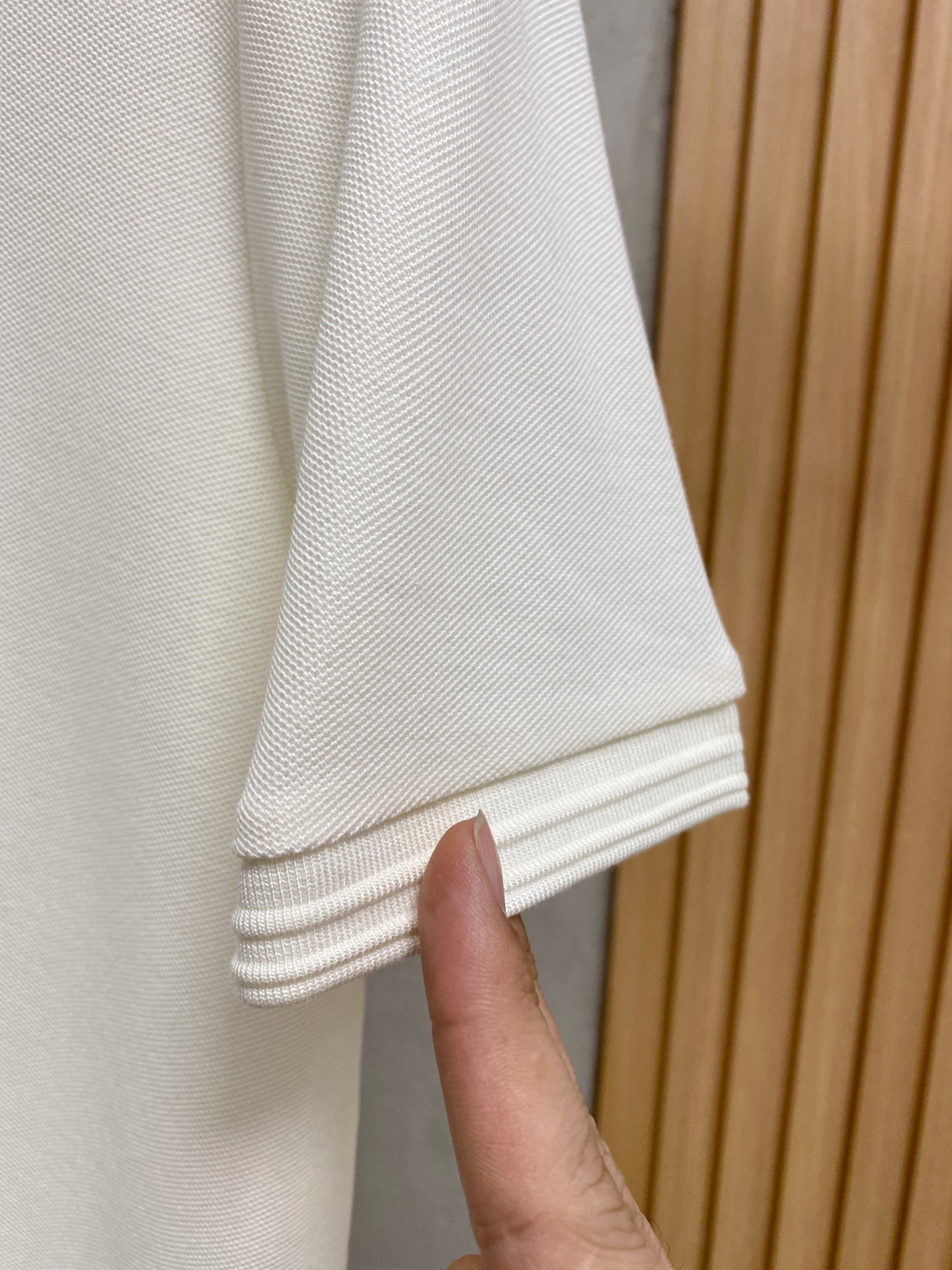 P普拉达25SS新款春夏短袖翻领T恤Polo，最高版本客供定制高端朱地面料简单时尚款，拼色螺纹超级好看！