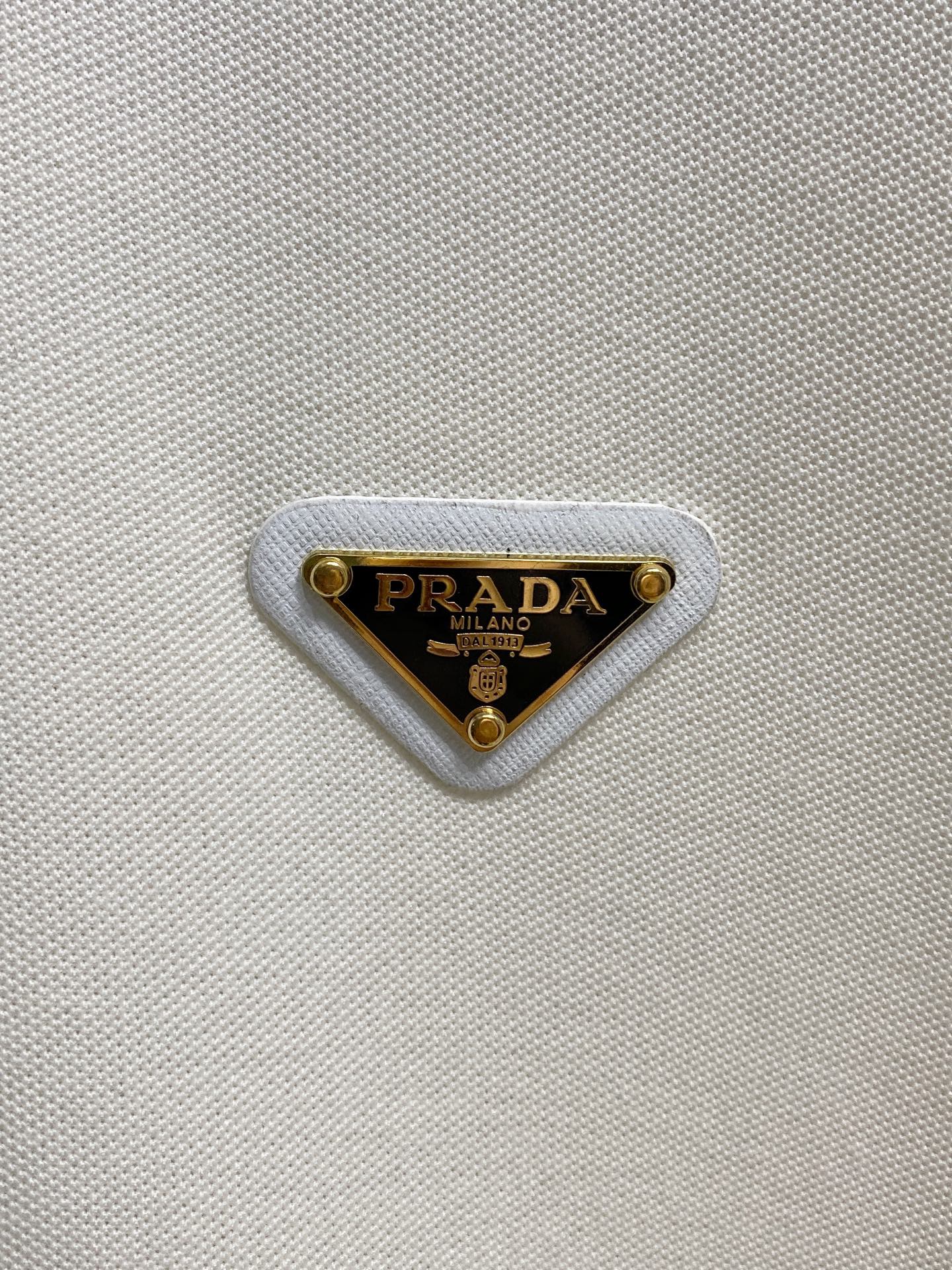 P普拉达25SS新款春夏短袖翻领T恤Polo，最高版本客供定制高端朱地面料简单时尚款，拼色螺纹超级好看！