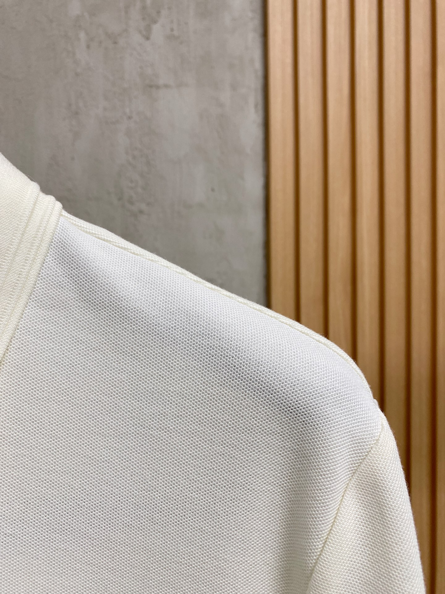 P普拉达25SS新款春夏短袖翻领T恤Polo，最高版本客供定制高端朱地面料简单时尚款，拼色螺纹超级好看！