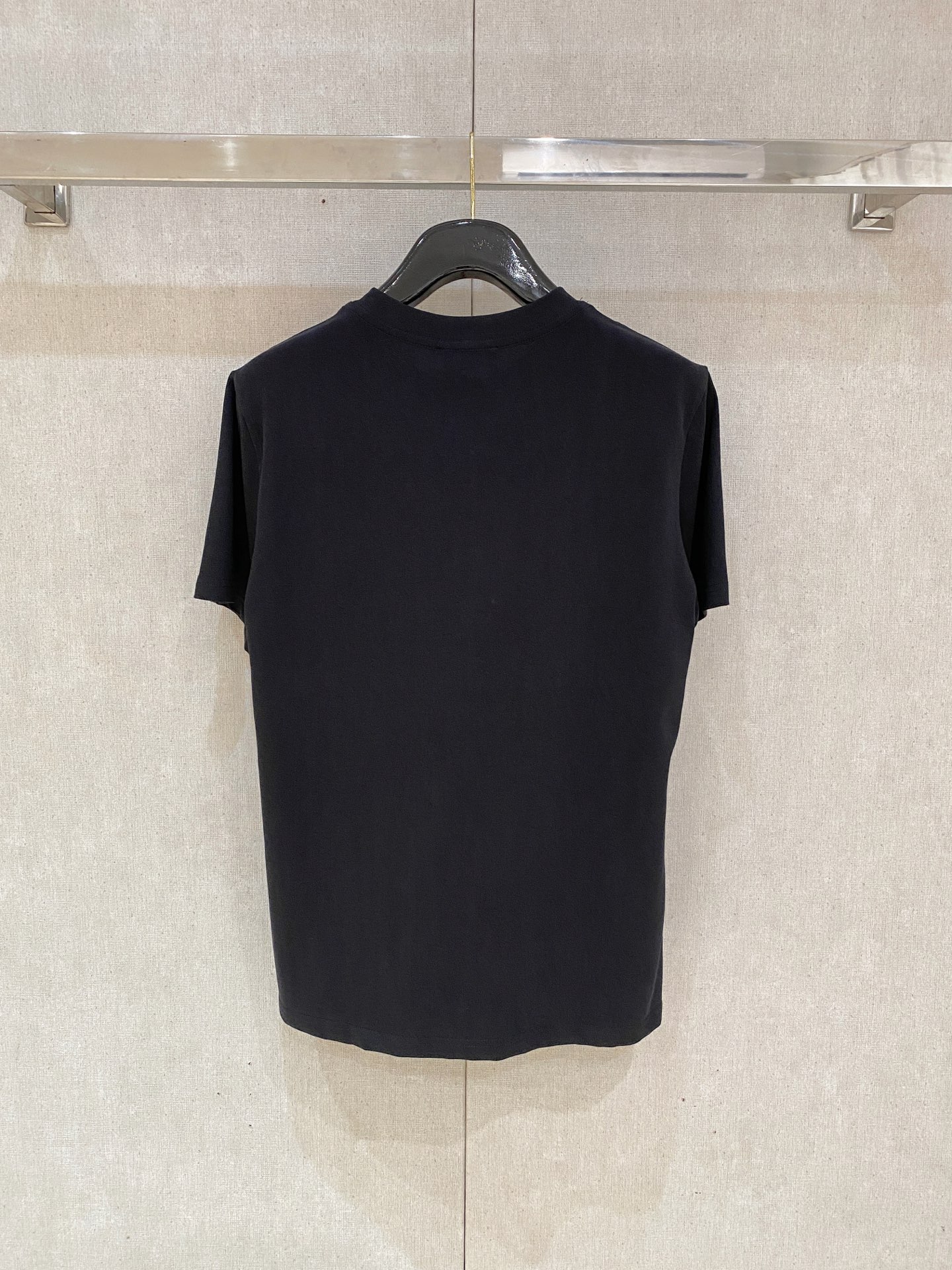 🌾退换# 古*Gucci 春夏新款首发专柜最新款短袖圆领T恤 高端订制 设计前卫时尚！品牌logo重工艺