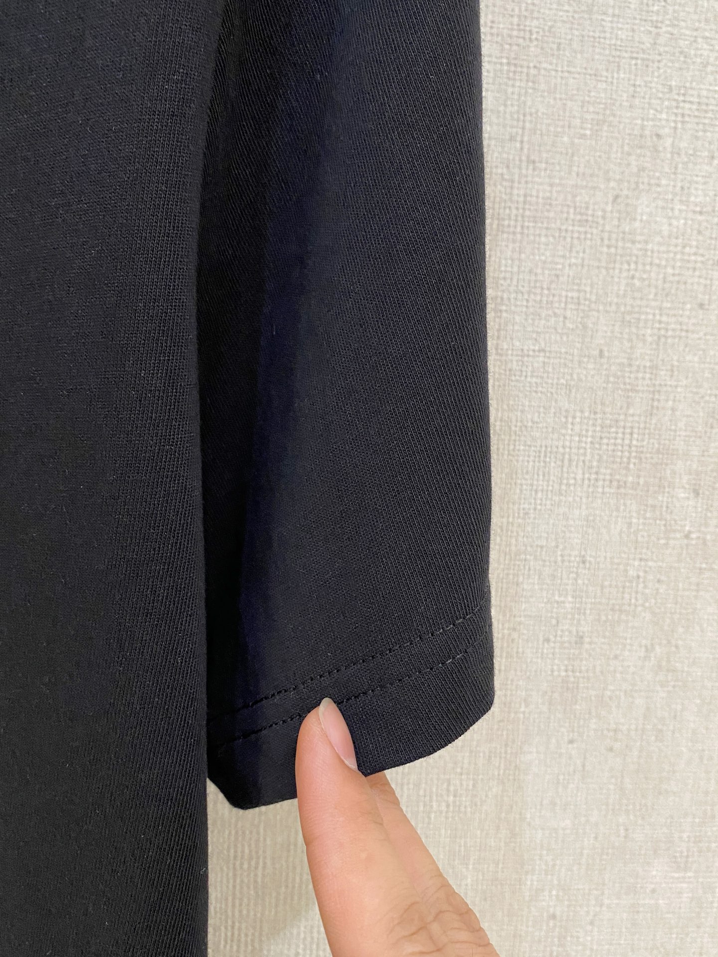 🌾退换# 巴黎世*BALENCIAGA 春夏新款首发专柜最新款短袖圆领T恤 手绘高端订制 设计前卫时尚！