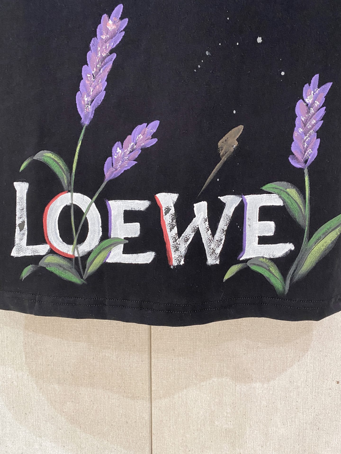 🌾退换# 罗意*LOEWE 春夏新款首发专柜最新款短袖圆领T恤 手绘高端订制 设计前卫时尚！品牌logo