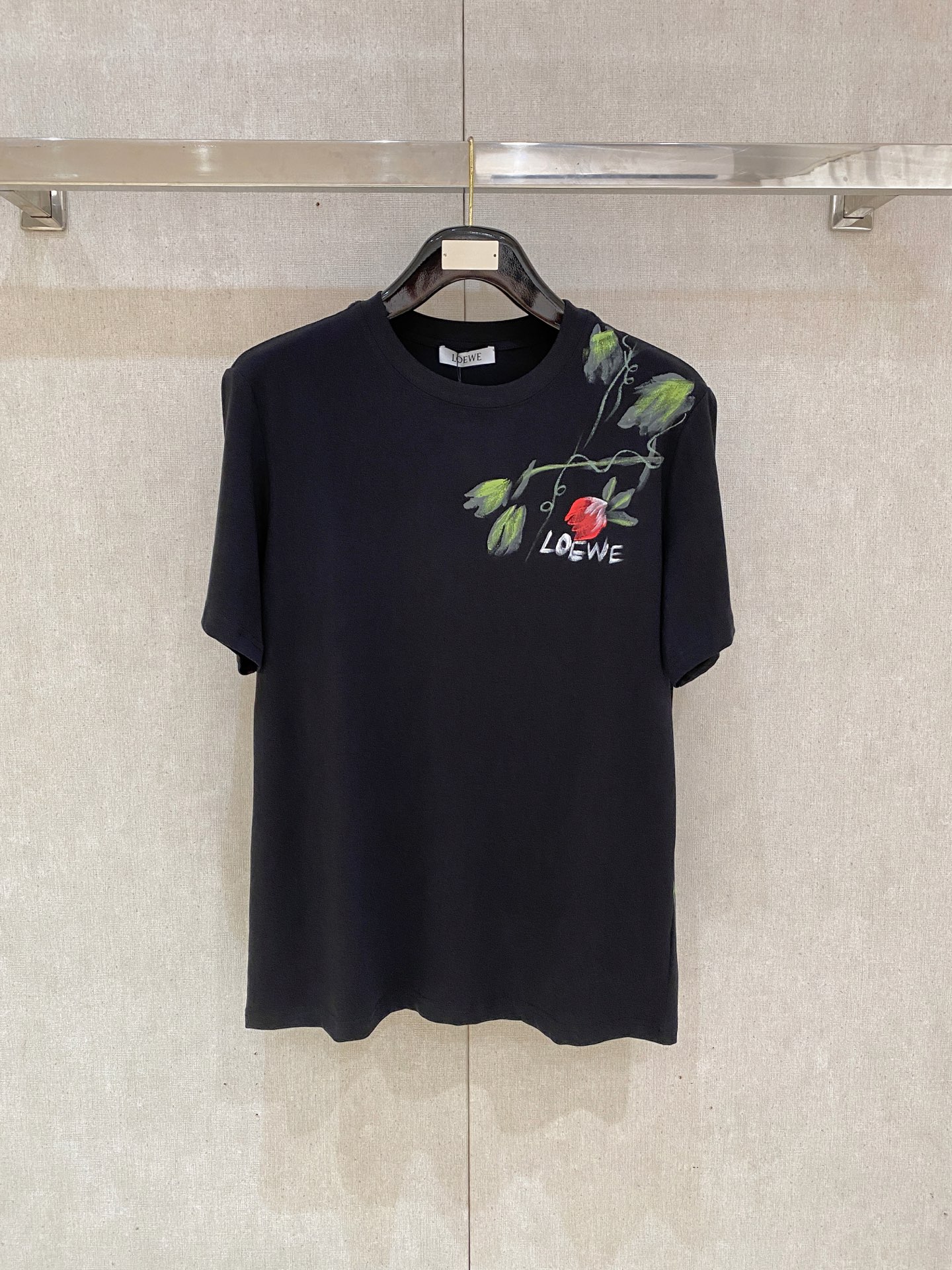 🌾退换# 罗意*LOEWE 春夏新款首发专柜最新款短袖圆领T恤 手绘高端订制 设计前卫时尚！品牌logo