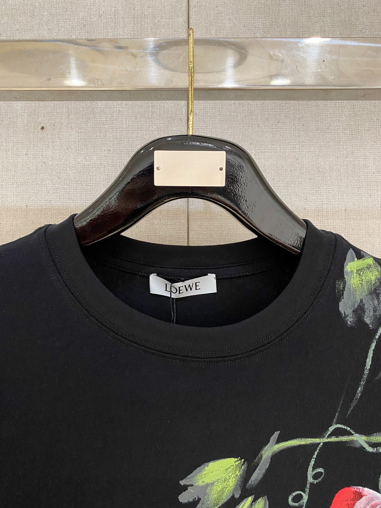 🌾退换# 罗意*LOEWE 春夏新款首发专柜最新款短袖圆领T恤 手绘高端订制 设计前卫时尚！品牌logo