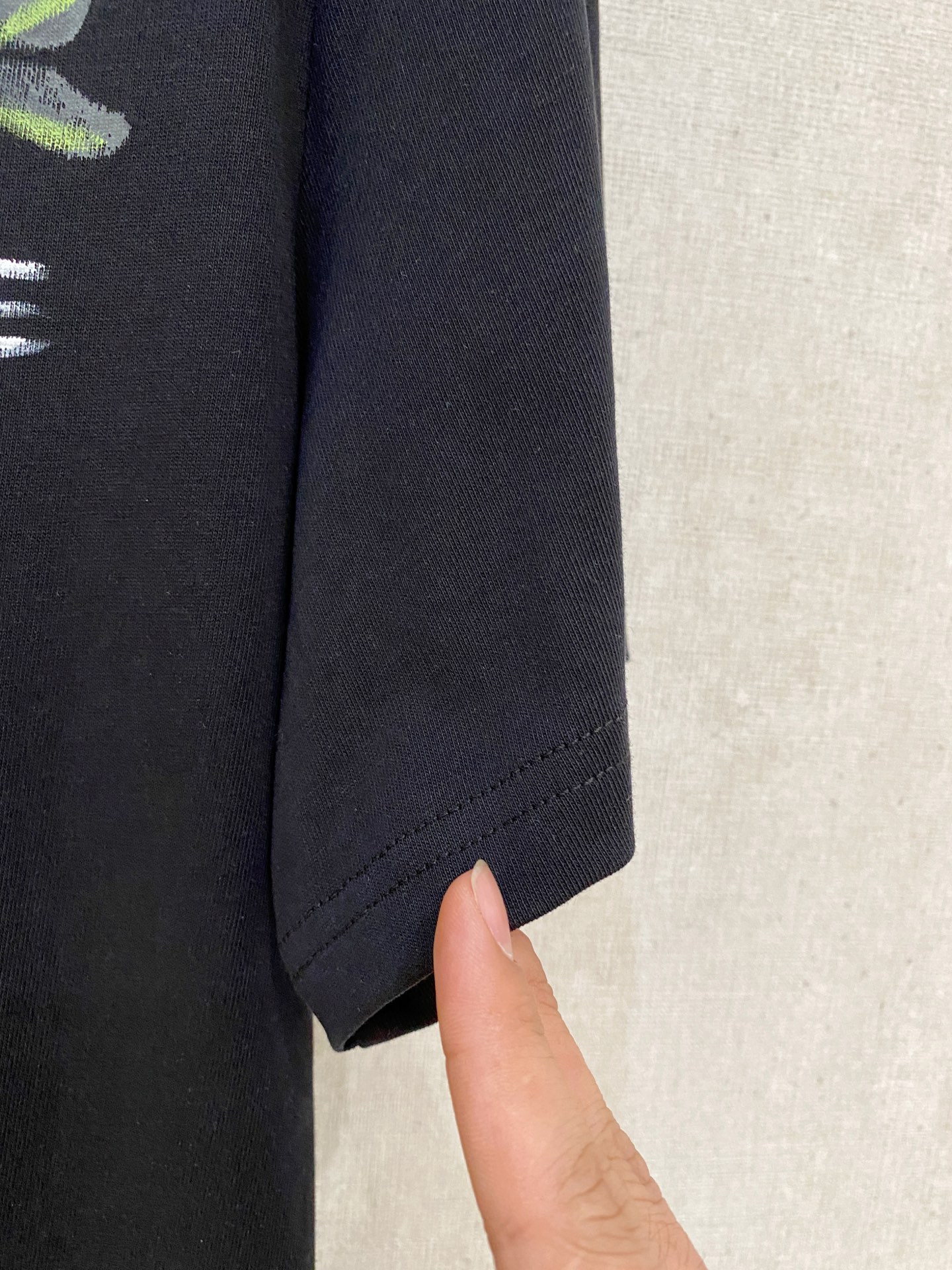 🌾退换# 罗意*LOEWE 春夏新款首发专柜最新款短袖圆领T恤 手绘高端订制 设计前卫时尚！品牌logo