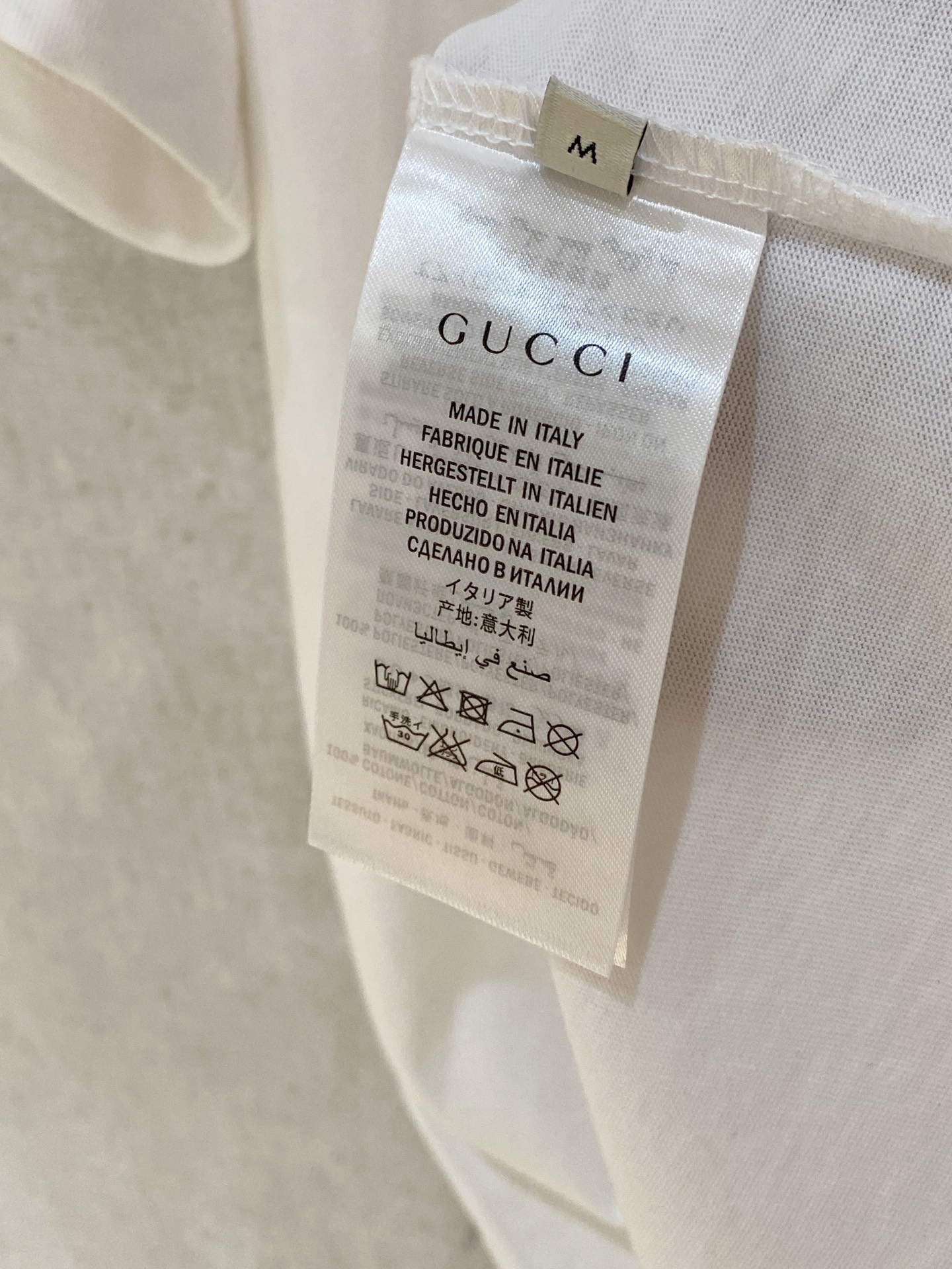 🌾退换# 古*Gucci 春夏新款首发专柜最新款短袖圆领T恤 高端订制 设计前卫时尚！品牌logo重工艺