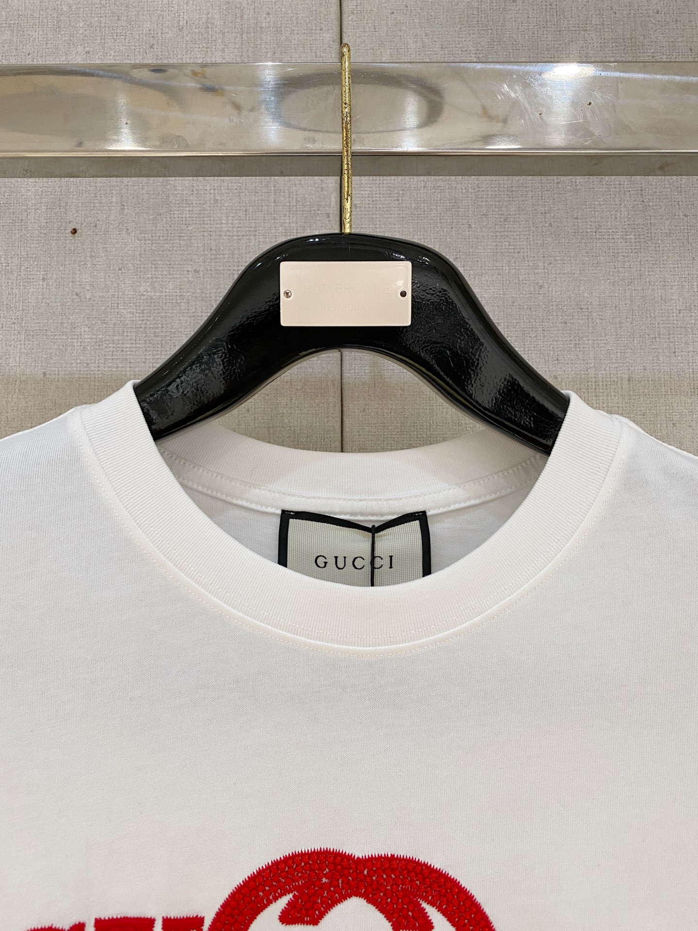 🌾退换# 古*Gucci 春夏新款首发专柜最新款短袖圆领T恤 高端订制 设计前卫时尚！品牌logo重工艺