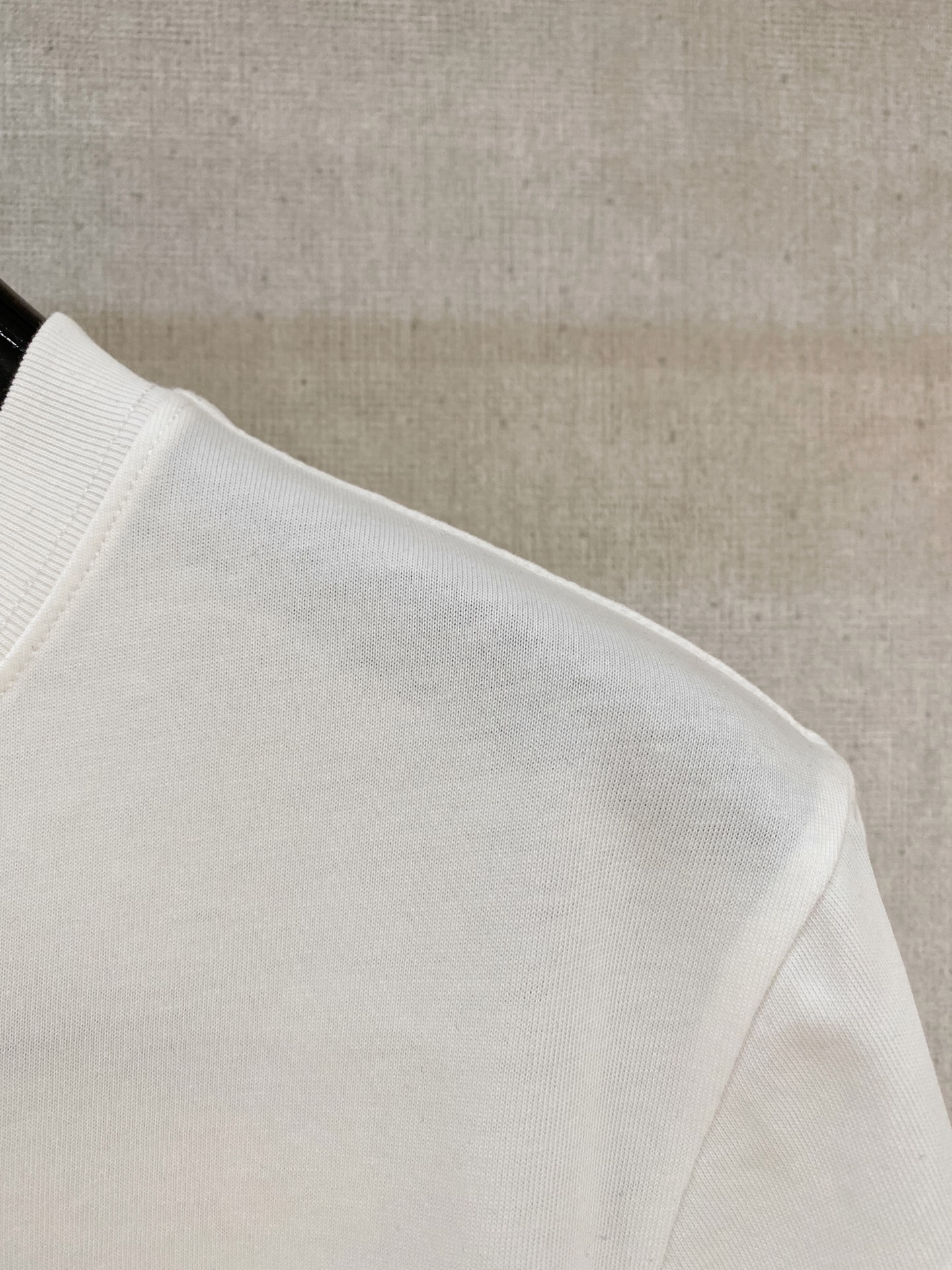 🌾退换# 古*Gucci 春夏新款首发专柜最新款短袖圆领T恤 高端订制 设计前卫时尚！品牌logo重工艺