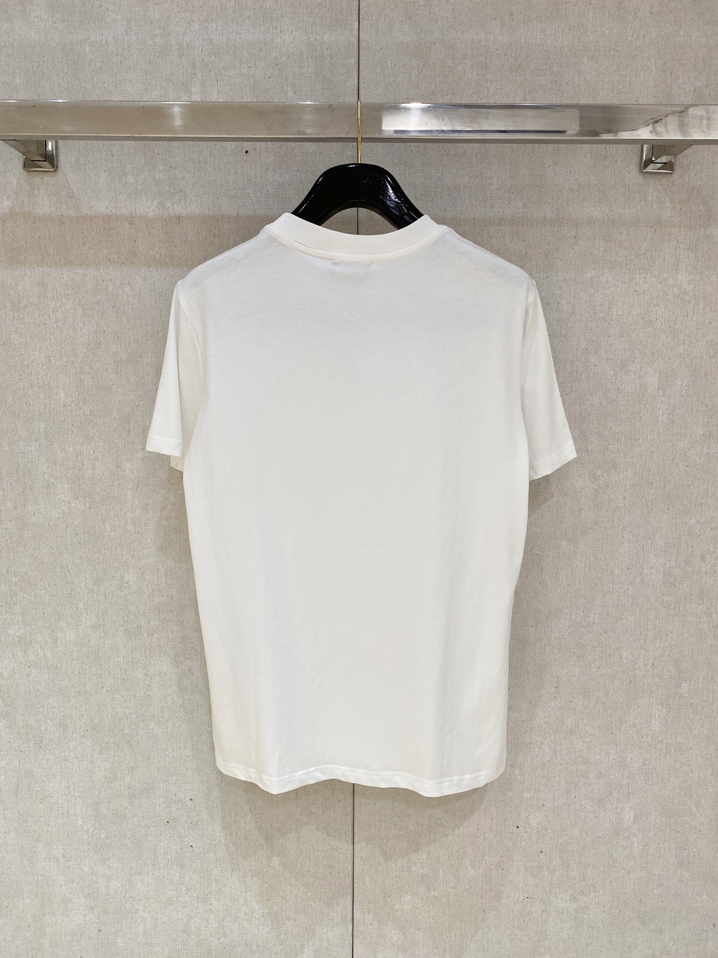 🌾退换# 古*Gucci 春夏新款首发专柜最新款短袖圆领T恤 高端订制 设计前卫时尚！品牌logo重工艺