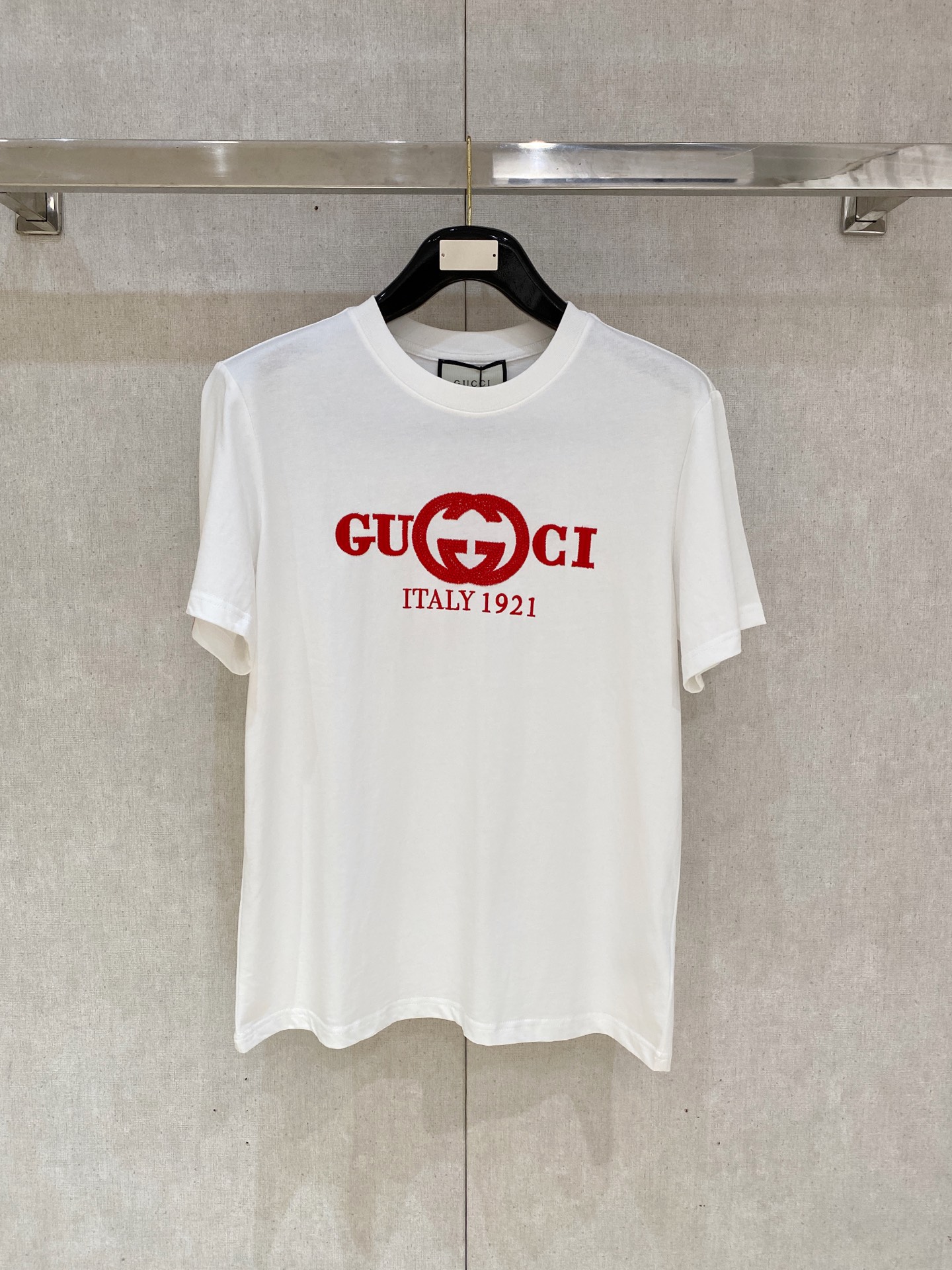 🌾退换# 古*Gucci 春夏新款首发专柜最新款短袖圆领T恤 高端订制 设计前卫时尚！品牌logo重工艺