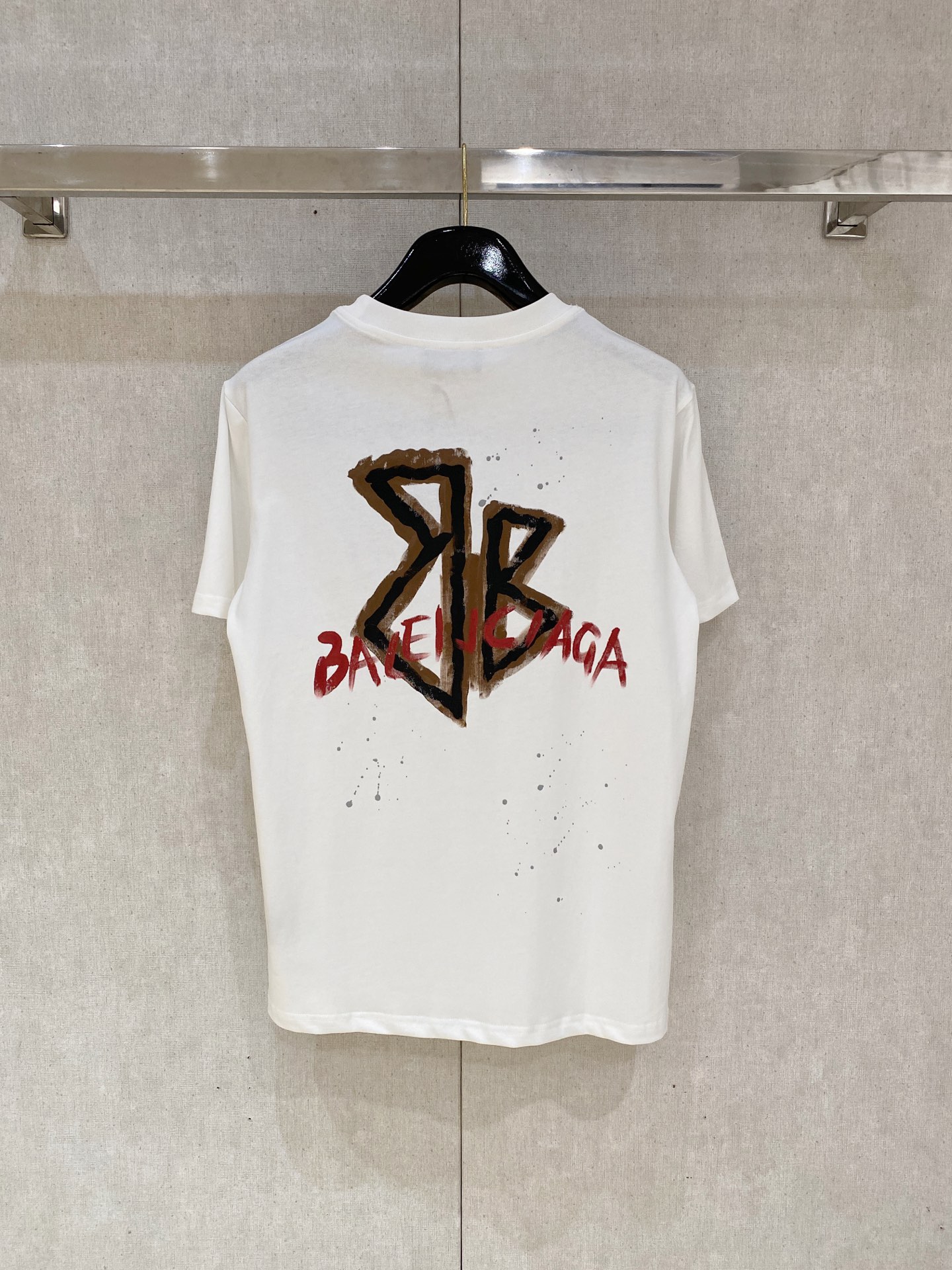 🌾退换# 巴黎世*BALENCIAGA 春夏新款首发专柜最新款短袖圆领T恤 手绘高端订制 设计前卫时尚！