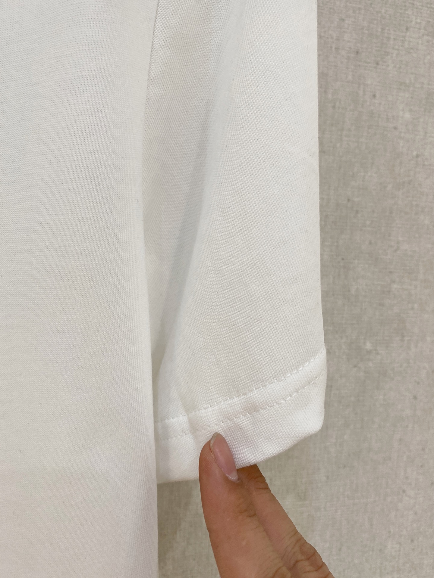 🌾退换# 巴黎世*BALENCIAGA 春夏新款首发专柜最新款短袖圆领T恤 手绘高端订制 设计前卫时尚！