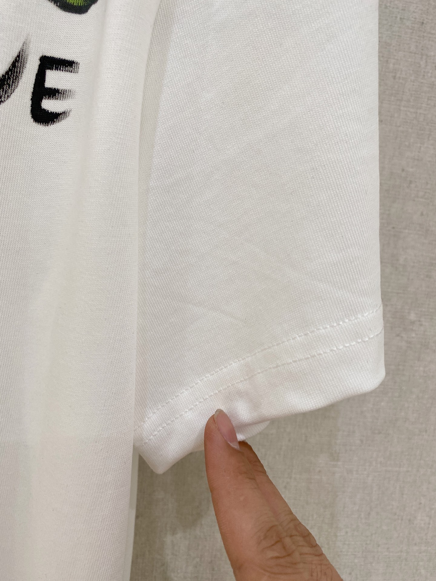 🌾退换# 罗意*LOEWE 春夏新款首发专柜最新款短袖圆领T恤 手绘高端订制 设计前卫时尚！品牌logo