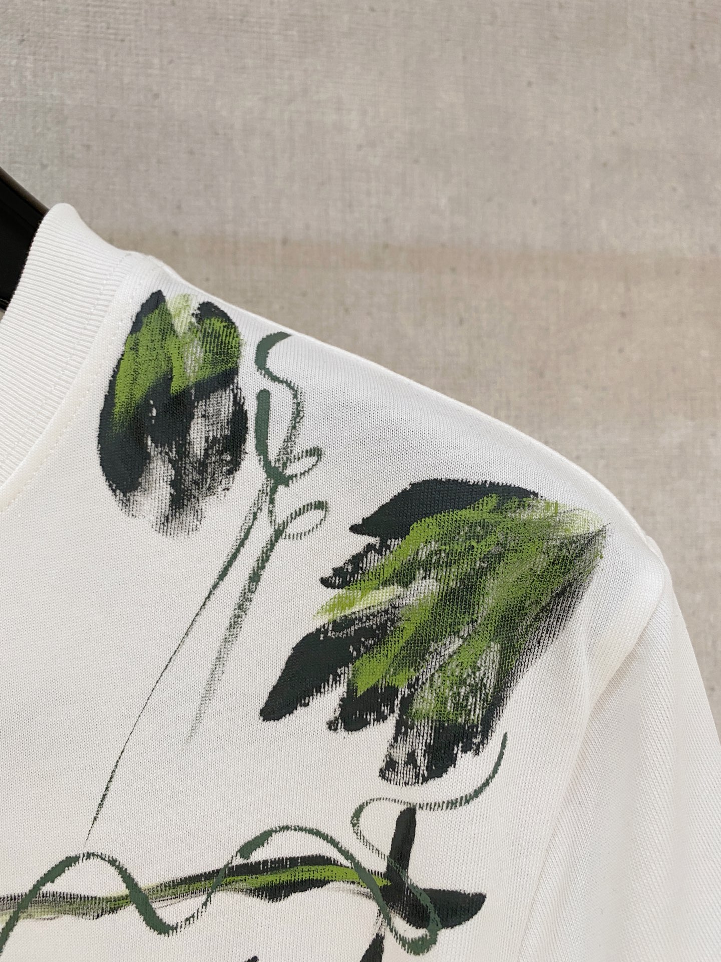 🌾退换# 罗意*LOEWE 春夏新款首发专柜最新款短袖圆领T恤 手绘高端订制 设计前卫时尚！品牌logo