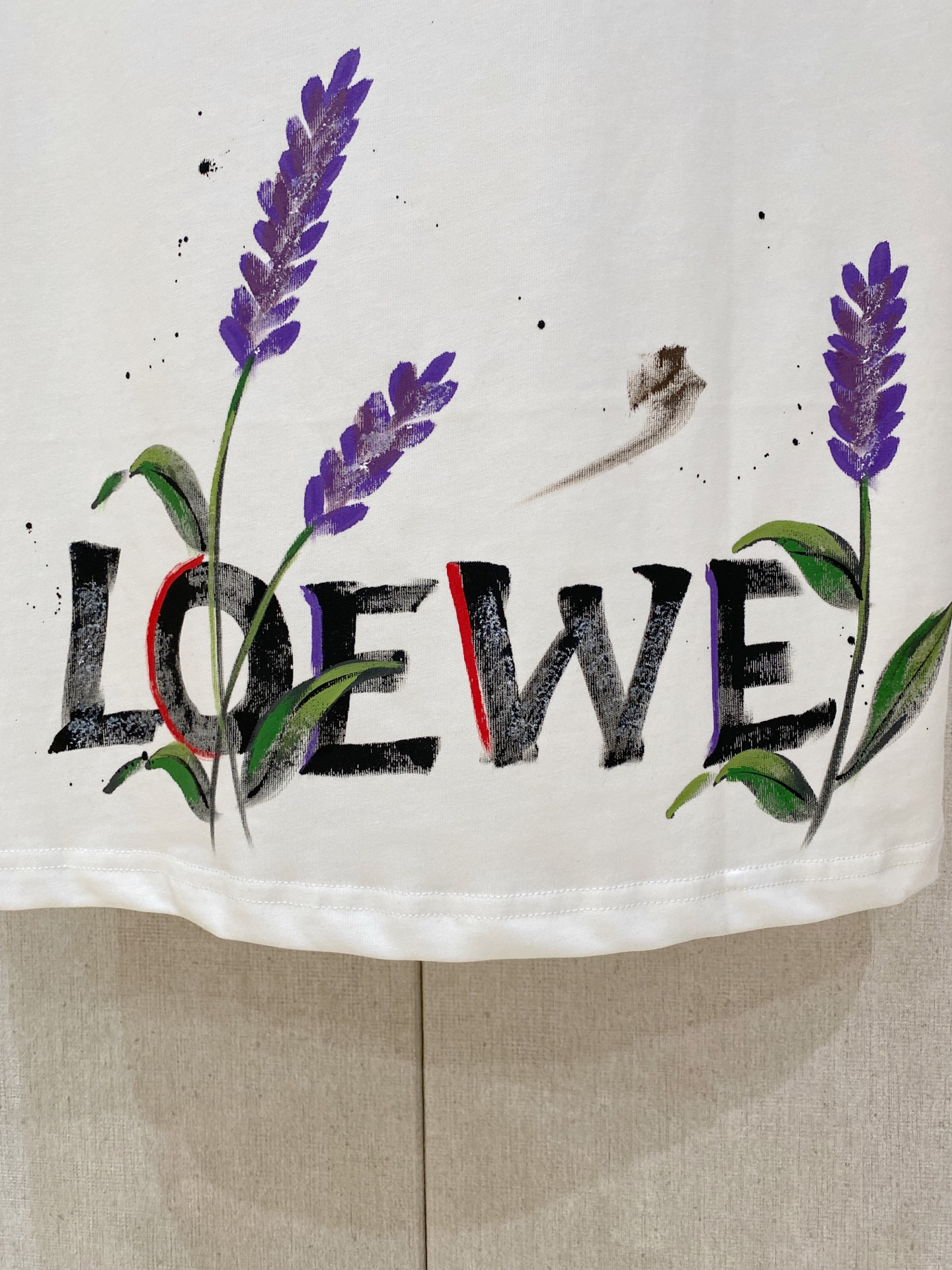 🌾退换# 罗意*LOEWE 春夏新款首发专柜最新款短袖圆领T恤 手绘高端订制 设计前卫时尚！品牌logo