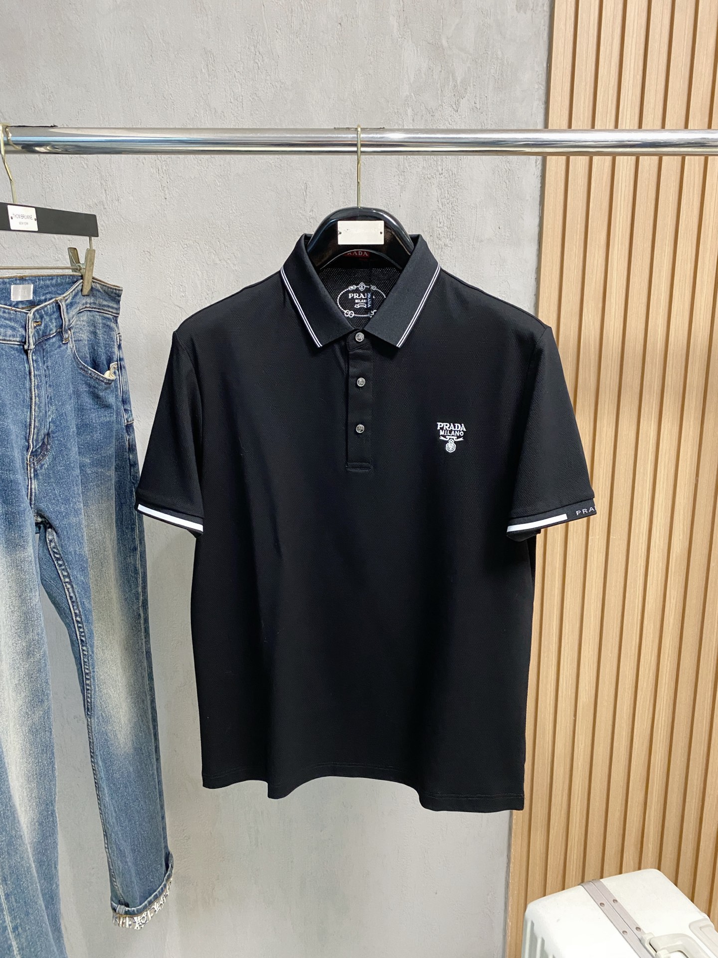 NO:159972,Prada, new summer polo short-sleeved hexagonal bead floor cotton, breathable and comfortable, delicate and soft, skin-friendly and comfortable. Number of sizes M-3XL, prada, T-shirt, alexander wang19860909普拉达、夏季新款polo短袖 六角珠地棉 透气舒适度高,手感细腻柔软,亲肤舒适 码数M-3XL,,prada,T-shirt,alexander wang,Men's clothing