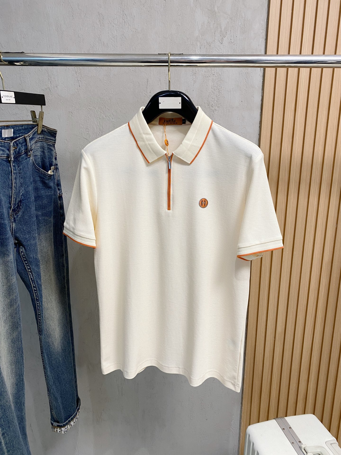 NO:159974,Hermes, new summer polo short-sleeved hexagonal bead floor cotton, breathable and comfortable, delicate and soft, skin-friendly and comfortable. Number of M-3XL, hermes, T-shirt, alexander wang19860909爱马仕、夏季新款polo短袖 六角珠地棉 透气舒适度高,手感细腻柔软,亲肤舒适 码数M-3XL,,hermes,T-shirt,alexander wang,Men's clothing