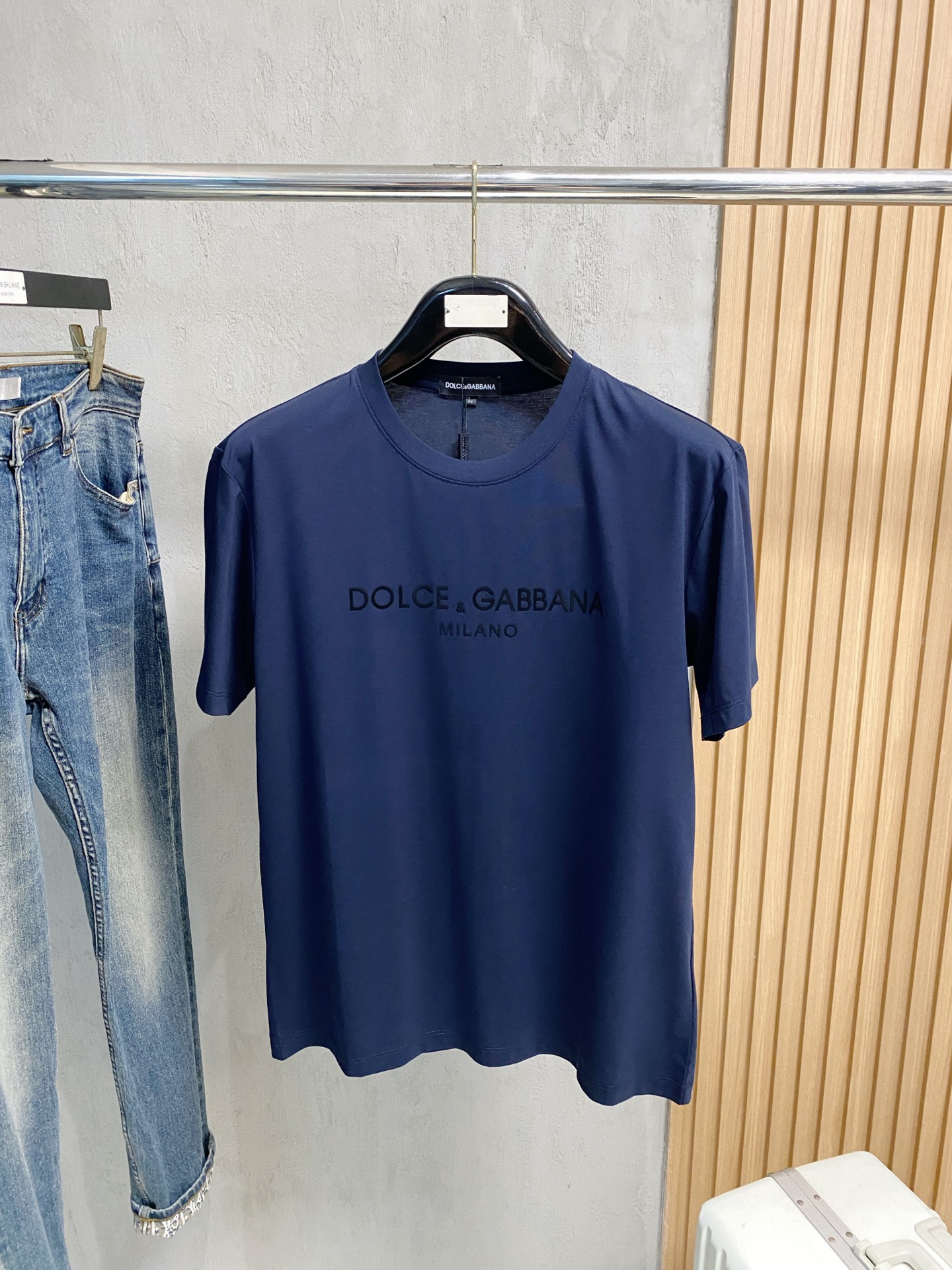 NO:159963,DG, the latest short-sleeved T-shirt, top-grade printed letter pattern logo on the chest, fabric cotton, comfortable and soft, handsome and fashionable, code number M-XXXL, Dolce&Gabbana, T-shirt, tees, t-shirt, alexander wang19860909DG、最新款短袖T恤,胸前顶级印花字母图案logo,面料棉 舒适柔软,帅气时尚,码数M-XXXL,,Dolce&Gabbana,T-shirt,tees，t-shirt,alexander wang,Men's clothing