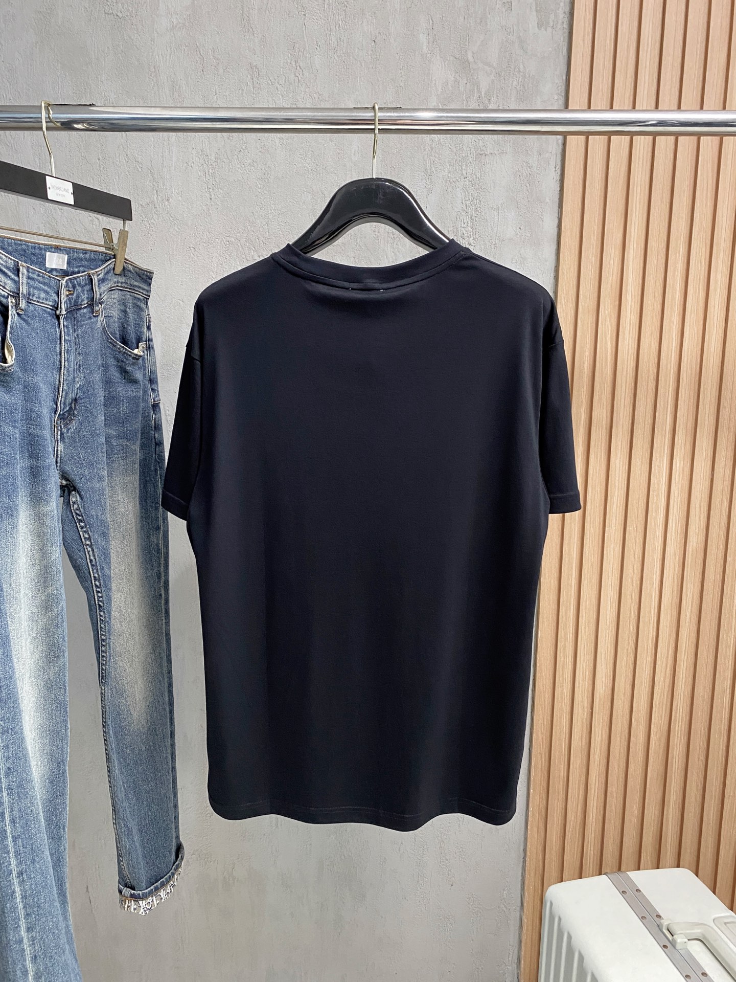 Moncler Short Sleeve T-Shirt: Classic & Stylish Unisex Design 10 i1746288303733 9000 0 8
