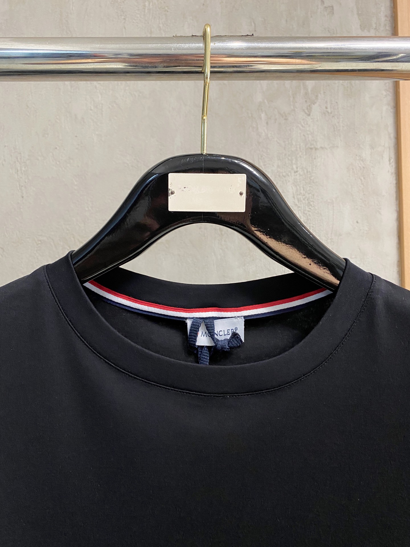 Moncler Short Sleeve T-Shirt: Classic & Stylish Unisex Design 3 i1746288303833 6005 0 1