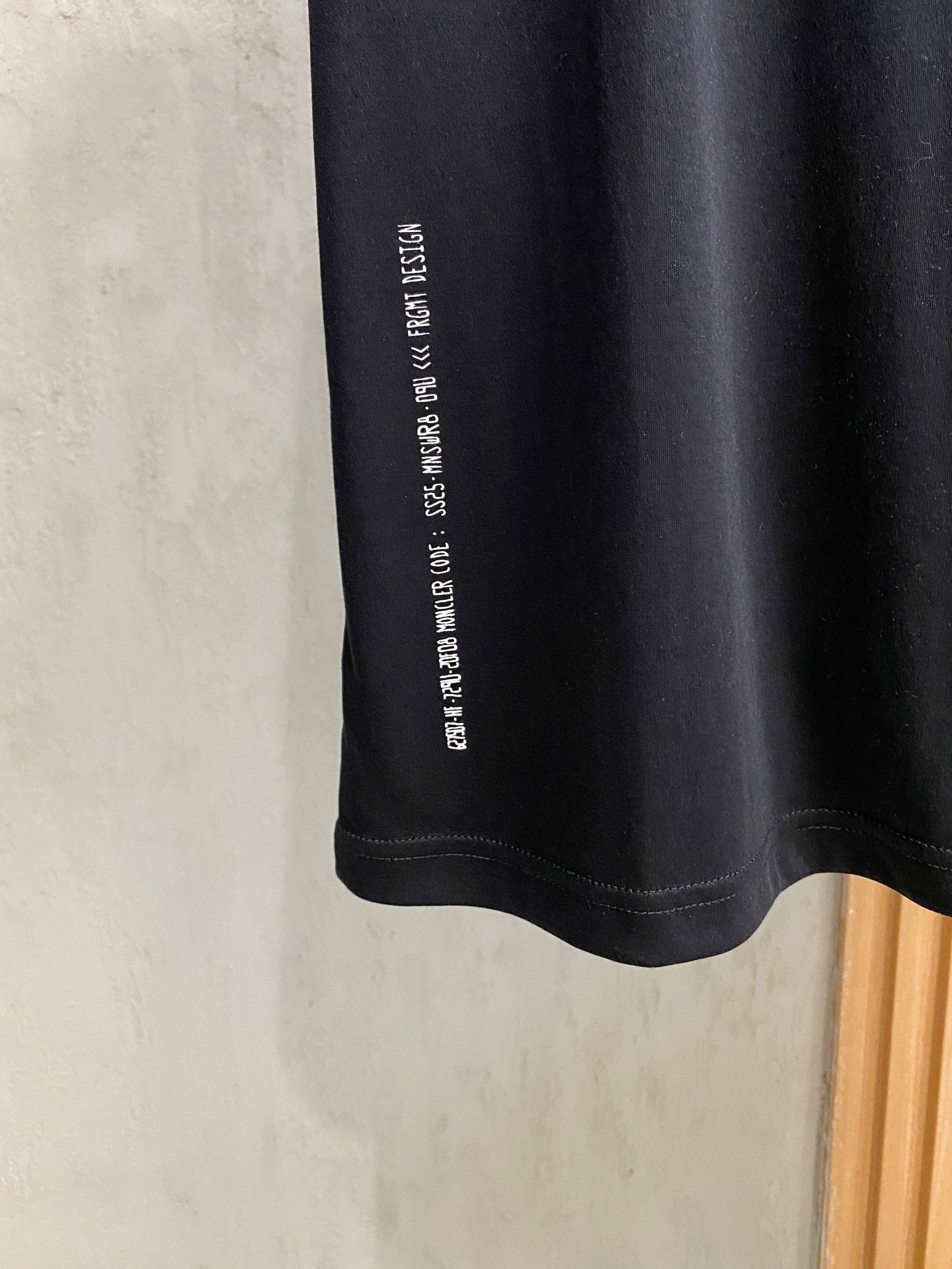 Moncler Short Sleeve T-Shirt: Classic & Stylish Unisex Design 8 i1746288305037 7910 0 6