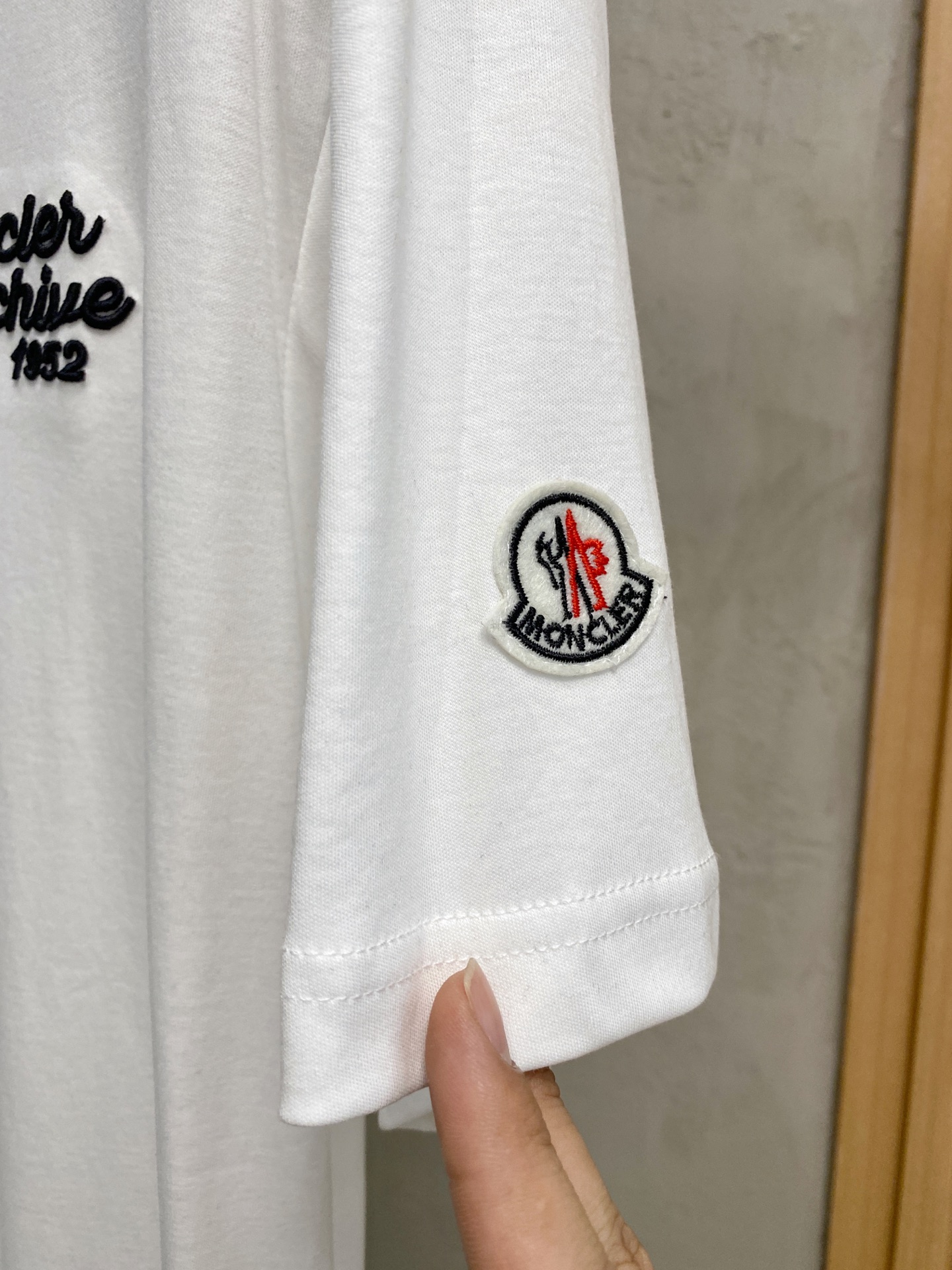 Moncler Short Sleeve T-Shirt Classic Logo Design - Unisex Style 7 i1746288368717 7661 0 5