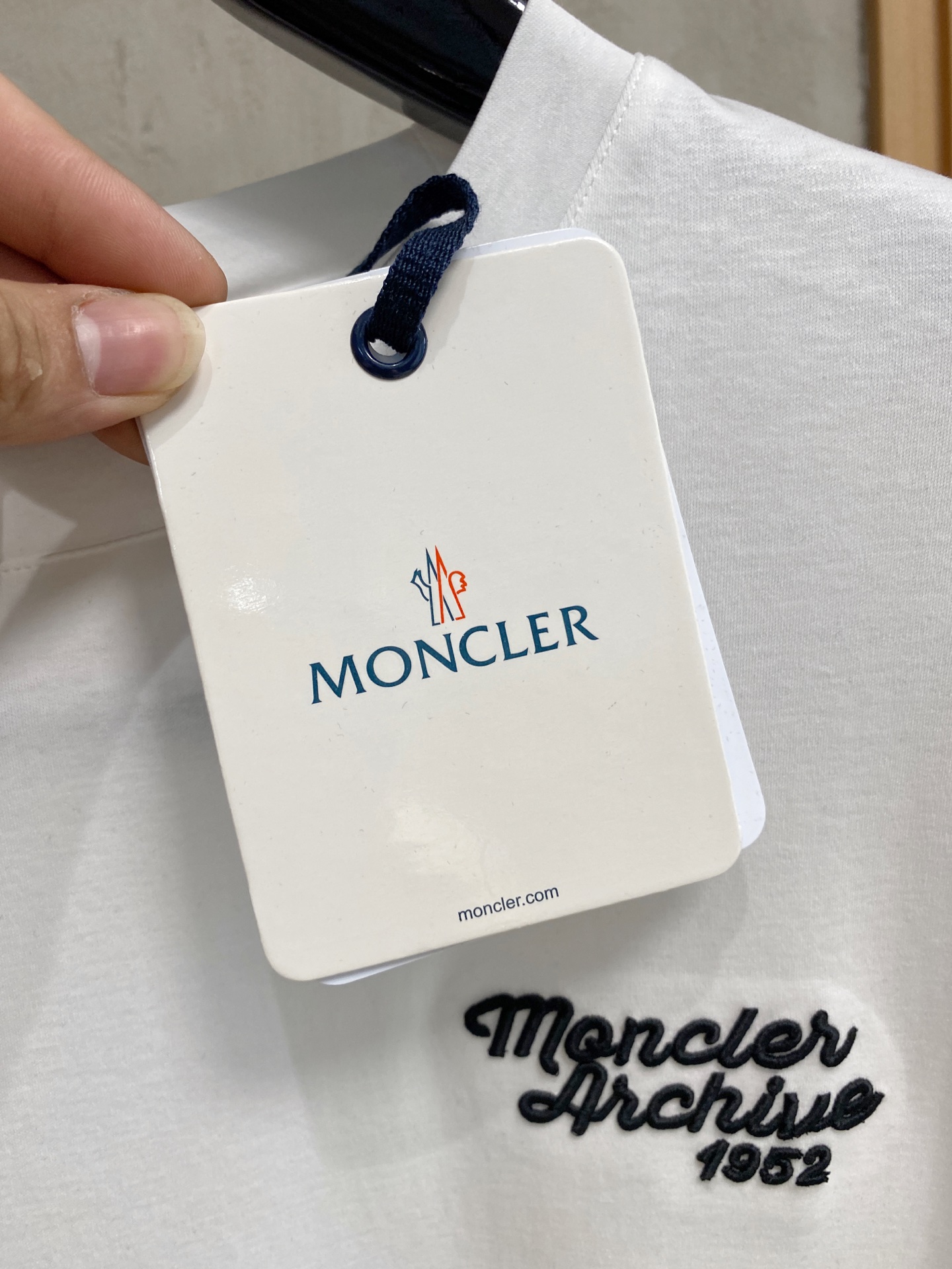 Moncler Short Sleeve T-Shirt Classic Logo Design - Unisex Style 4 i1746288368754 5260 0 4