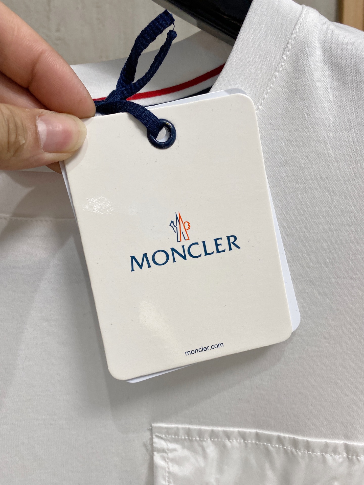 Moncler Short Sleeve T-Shirt: Classic & Fashionable, Unisex Design 4 i1746288379861 9820 0 4